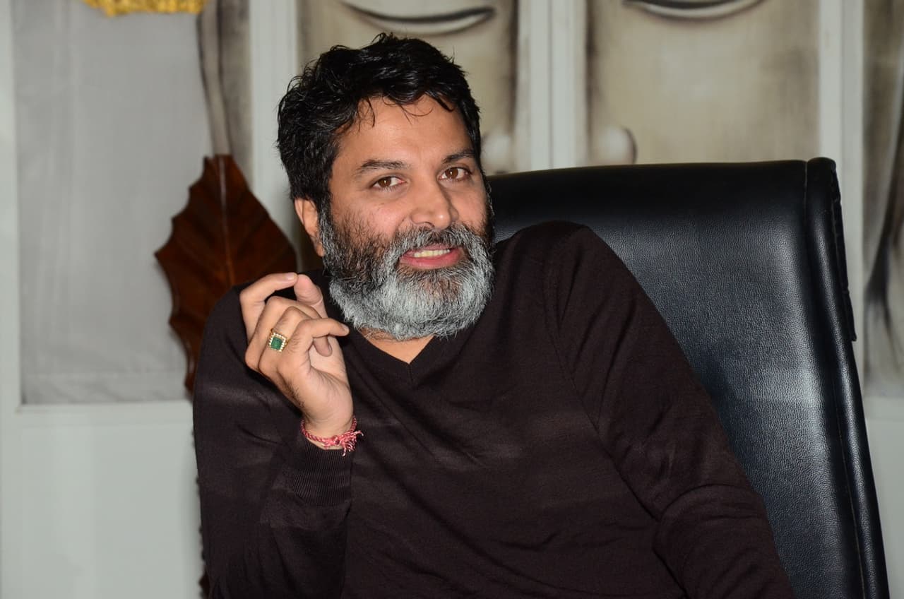 అరవింద సమేత డైరెక్టర్ త్రివిక్రమ్ ప్రెస్ మీట్ (ఫొటోలు) అరవింద సమేత డైరెక్టర్ త్రివిక్రమ్ ప్రెస్ మీట్ (ఫొటోలు)