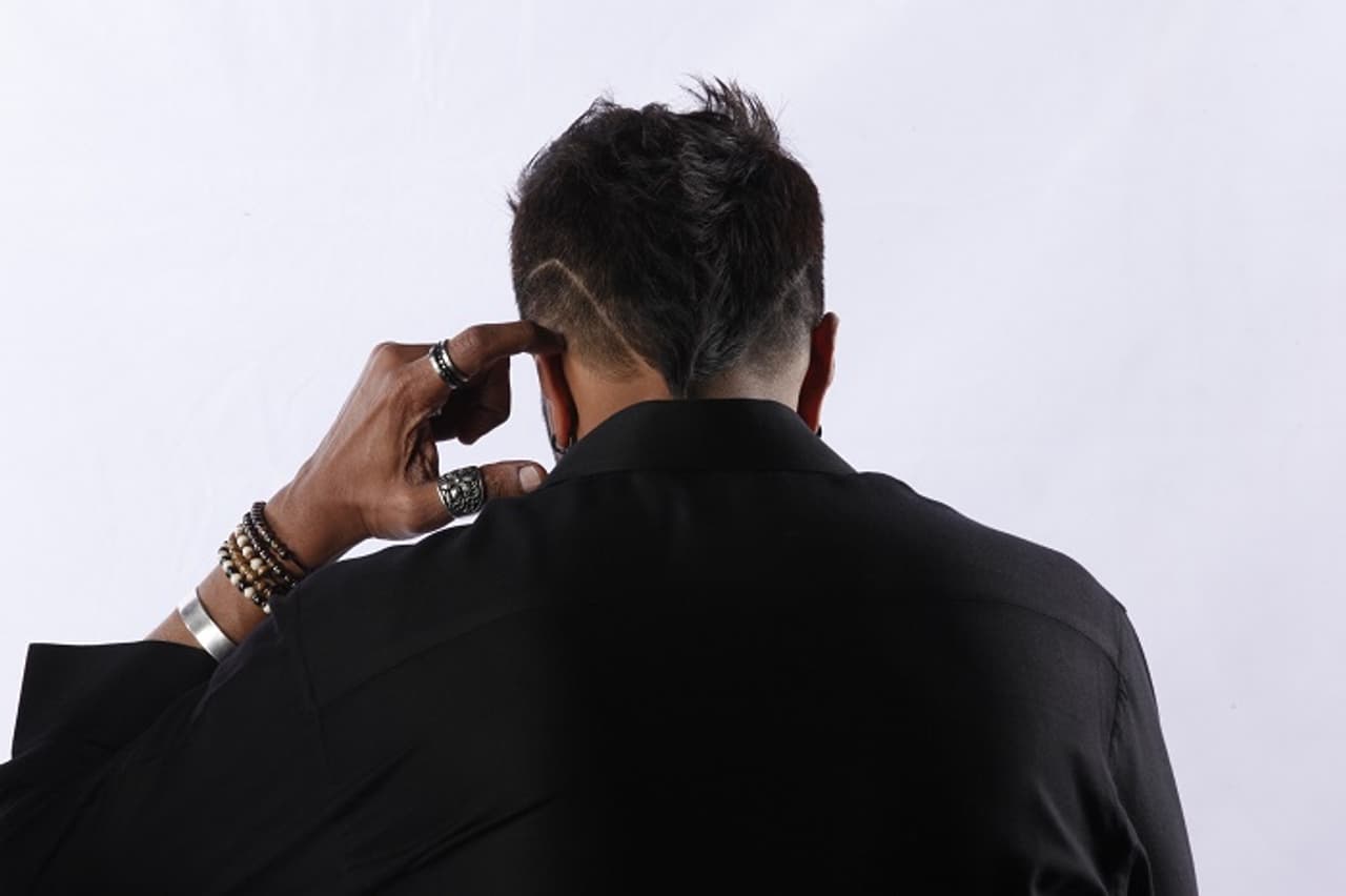 ಡಿಫರೆಂಟೋ.. ಡಿಫರೆಂಟೋ... ಇವನ್ಯಾರೋ ಡಿಫರೆಂಟು..! ದಿ ವಿಲನ್ ಚಿತ್ರದಲ್ಲಿ ಕಿಚ್ಚ ಸುದೀಪ್ ಡಿಫರೆಂಟ್ ಹೇರ್‌ಸ್ಟೈಲ್