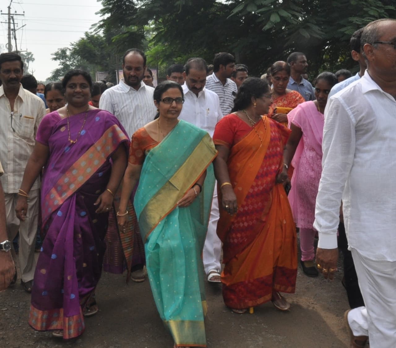 దత్తత గ్రామంలో నారా భువనేశ్వరి (పిక్చర్స్) దత్తత గ్రామంలో నారా భువనేశ్వరి (పిక్చర్స్)