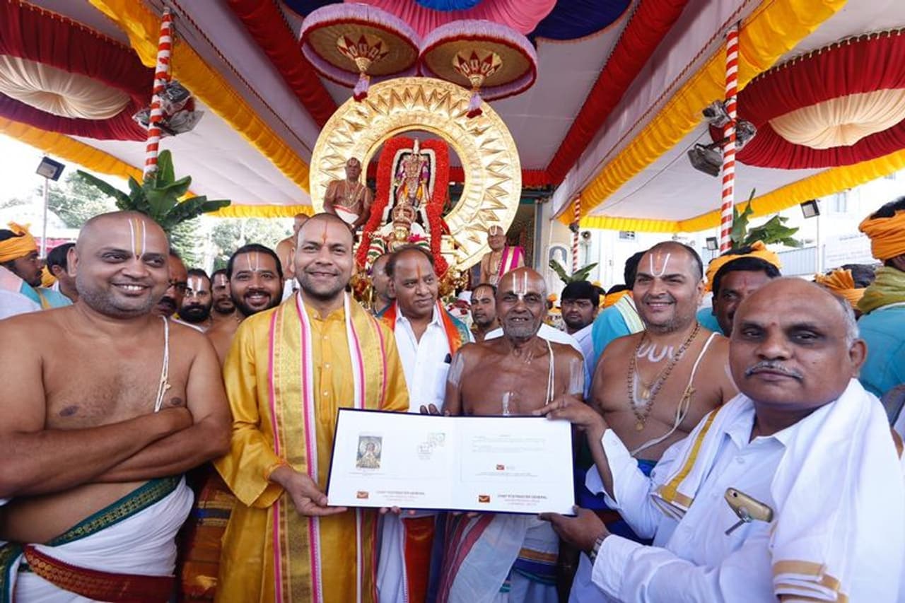 సూర్యప్రభ వాహనంపై శ్రీమహావిష్ణువు అభయం (ఫోటోలు) సూర్యప్రభ వాహనంపై శ్రీమహావిష్ణువు అభయం (ఫోటోలు)