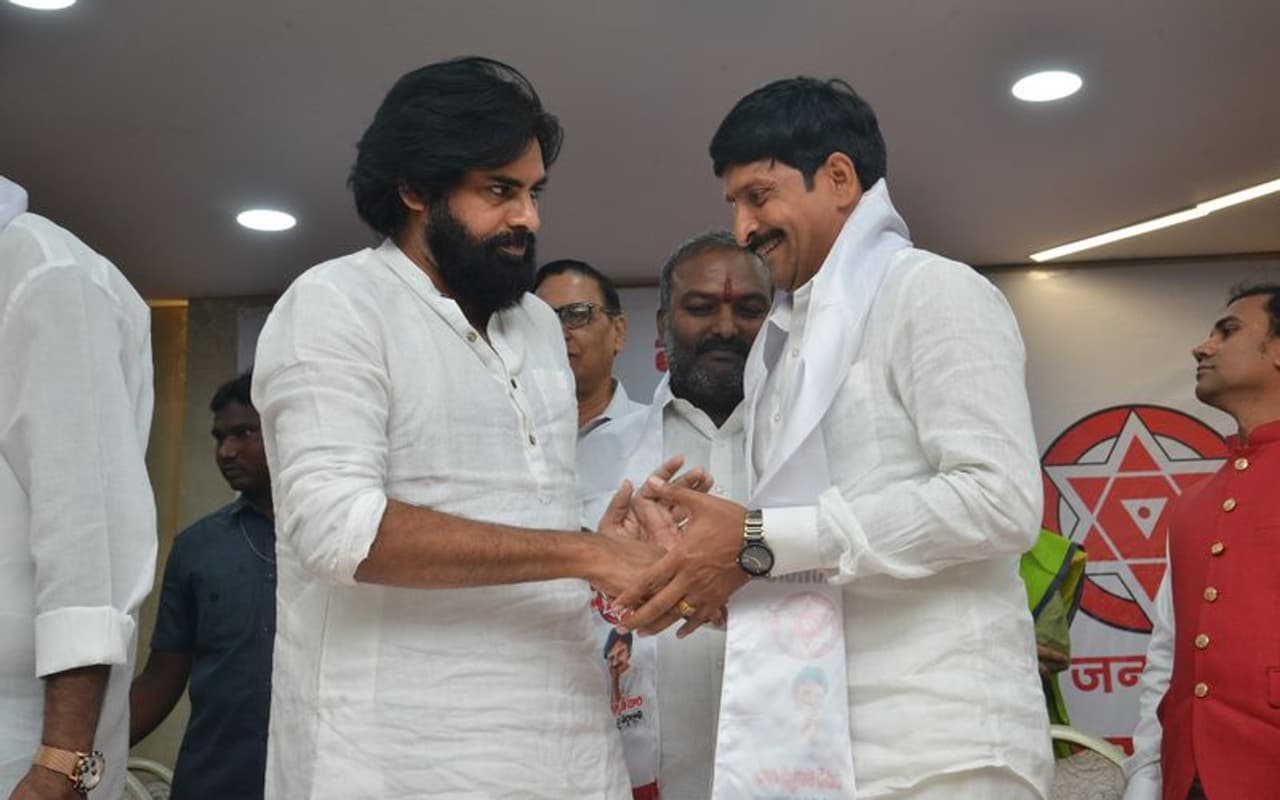 జనసేనలోకి భారీగా వలసలు జనసేనలోకి భారీగా వలసలు