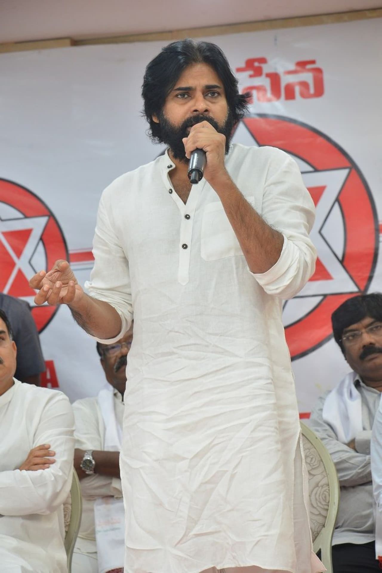 పవన్ సమక్షంలో జనసేనలో చేరిన వివిధ పార్టీల నేతలు ( ఫోటోలు) పవన్ సమక్షంలో జనసేనలో చేరిన వివిధ పార్టీల నేతలు ( ఫోటోలు)