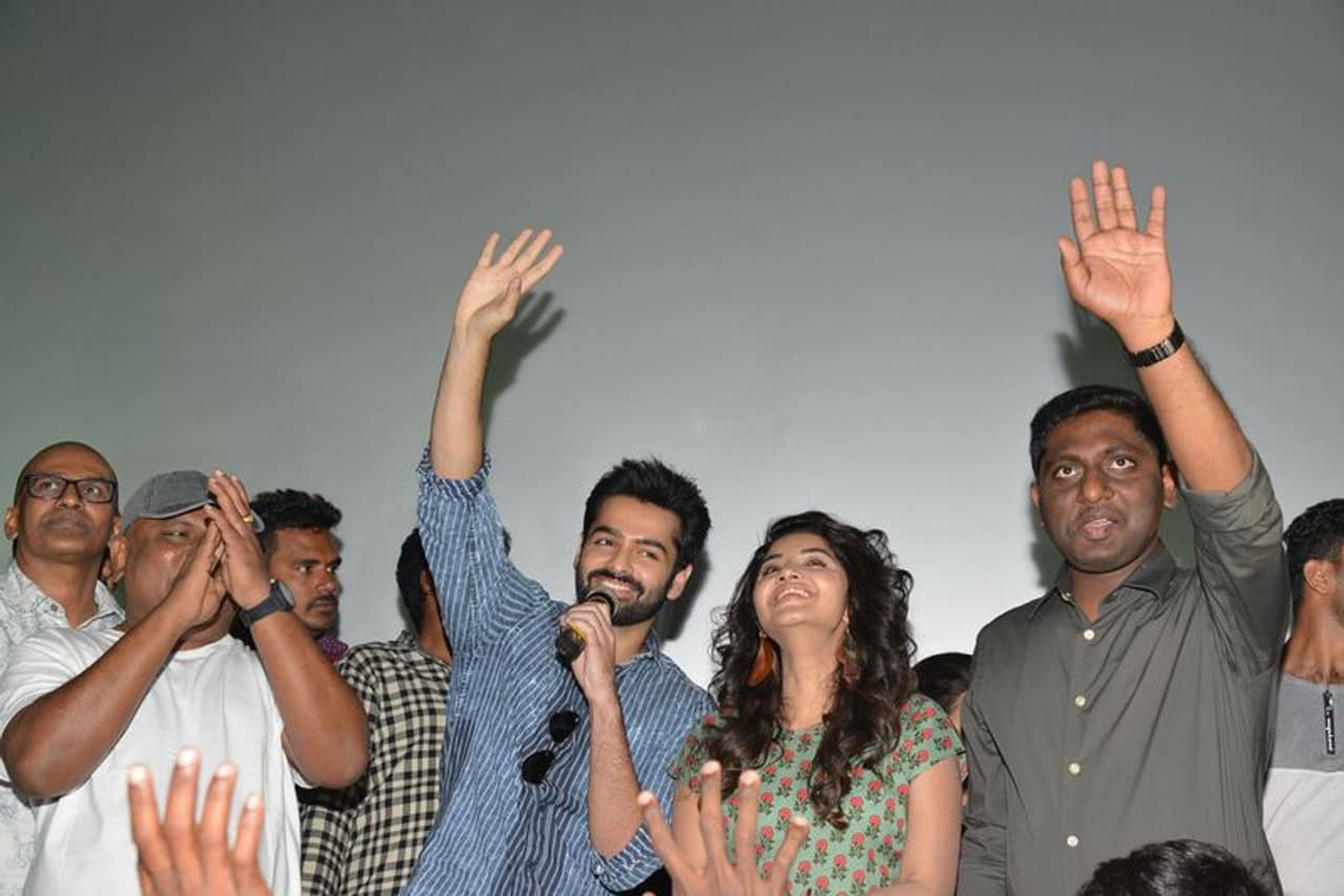 హలో గుర ప్రేమకోసమే టీం @ గుంటూరు హలో గుర ప్రేమకోసమే టీం @ గుంటూరు