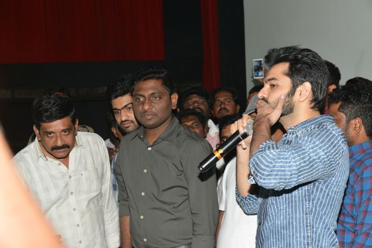 ఏలూరు థియేటర్లలో సందడి చేసిన హలో గురు ప్రేమకోసమే టీం ఏలూరు థియేటర్లలో సందడి చేసిన హలో గురు ప్రేమకోసమే టీం