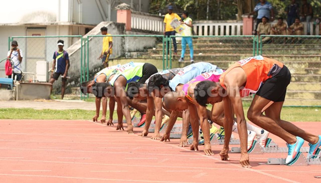 കേരള സംസ്ഥാന സ്‍കൂള്‍ കായികമേള തിരുവനന്തപുരത്ത് നടക്കുകയാണ്. രണ്ടാം ദിവസത്തിലേക്ക് എത്തുമ്പോള്‍ എറണാകുളം ഒന്നാമതും പാലക്കാട് രണ്ടാം സ്ഥാനത്തുമാണ്. കായികമേള വേദിയില്‍ നിന്നുള്ള ഫോട്ടോകള്‍ കാണാം. ഫോട്ടോ: പി ടി മില്‍ട്ടണ്‍.