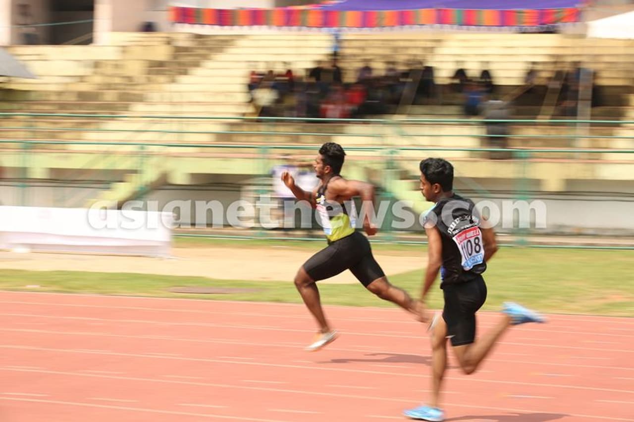 ചൂടും ചൂരും തിരുവനന്തപുരം നഗരത്തിന് സമ്മാനിച്ച് സംസ്ഥാന സ്കൂള്‍ കായികമേള കൊടിയിറങ്ങി. നിലവിലെ ചാമ്പ്യന്മാരായ മാര്‍ ബേസിലിനെ പിന്തള്ളി സെന്‍റ് ജോര്‍ജിന്‍റെ കുതിപ്പ് കണ്ട് കായിക മേളയില്‍ പാലക്കാടന്‍ കരുത്തുമായി കല്ലടി സ്കൂള്‍ രണ്ടാമതെത്തി. സെന്‍റ് ജോര്‍ജിന്‍റെയും മാര്‍ ബേസിലിന്‍റെയും കരുത്തില്‍ ഇത്തവണയും എറണാകുളത്തിനാണ് ചാമ്പ്യന്‍പട്ടം. കായികമേള വേദിയില്‍ നിന്നുള്ള ഫോട്ടോകള്‍ കാണാം. ഫോട്ടോ: പി ടി മില്‍ട്ടണ്‍