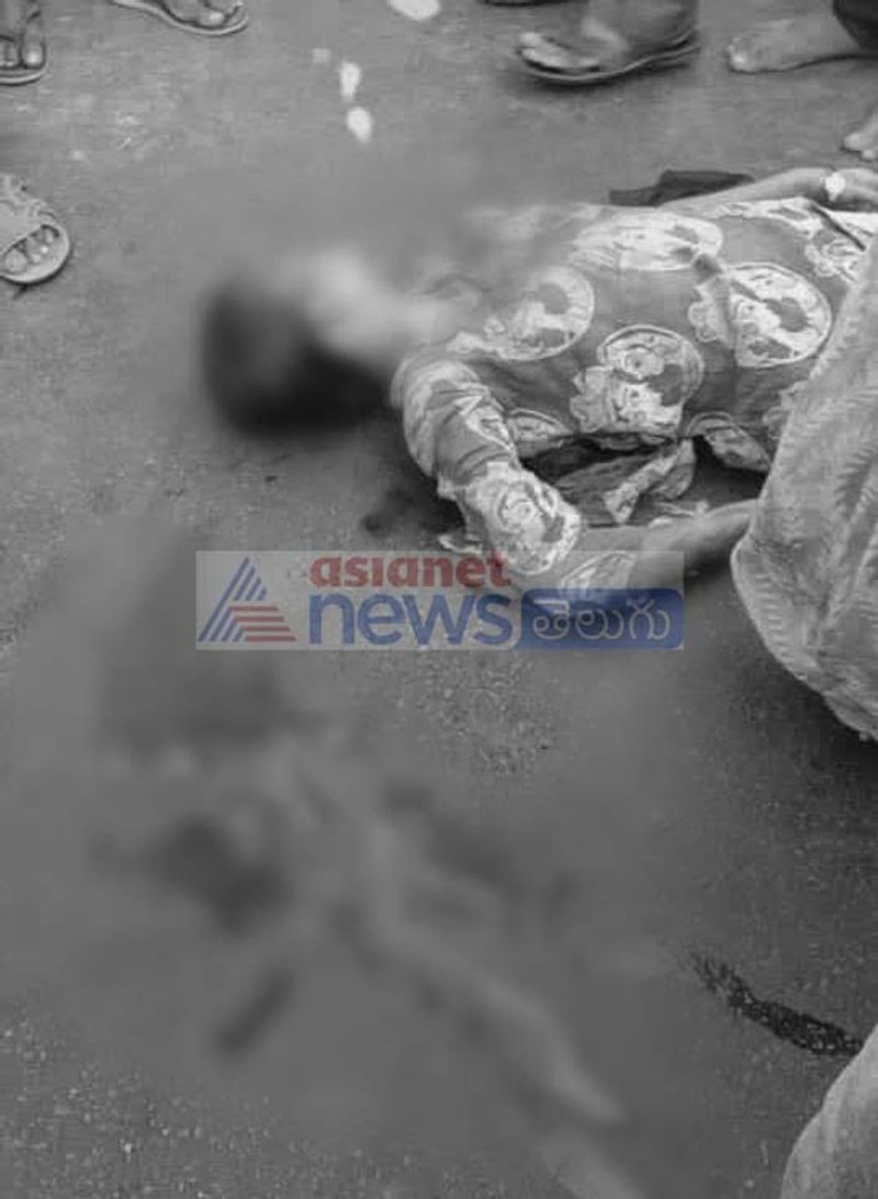 కూకట్ పల్లిలో ఘోర రోడ్డు ప్రమాదం... విద్యార్ధిని మృతి కూకట్ పల్లిలో ఘోర రోడ్డు ప్రమాదం... విద్యార్ధిని మృతి