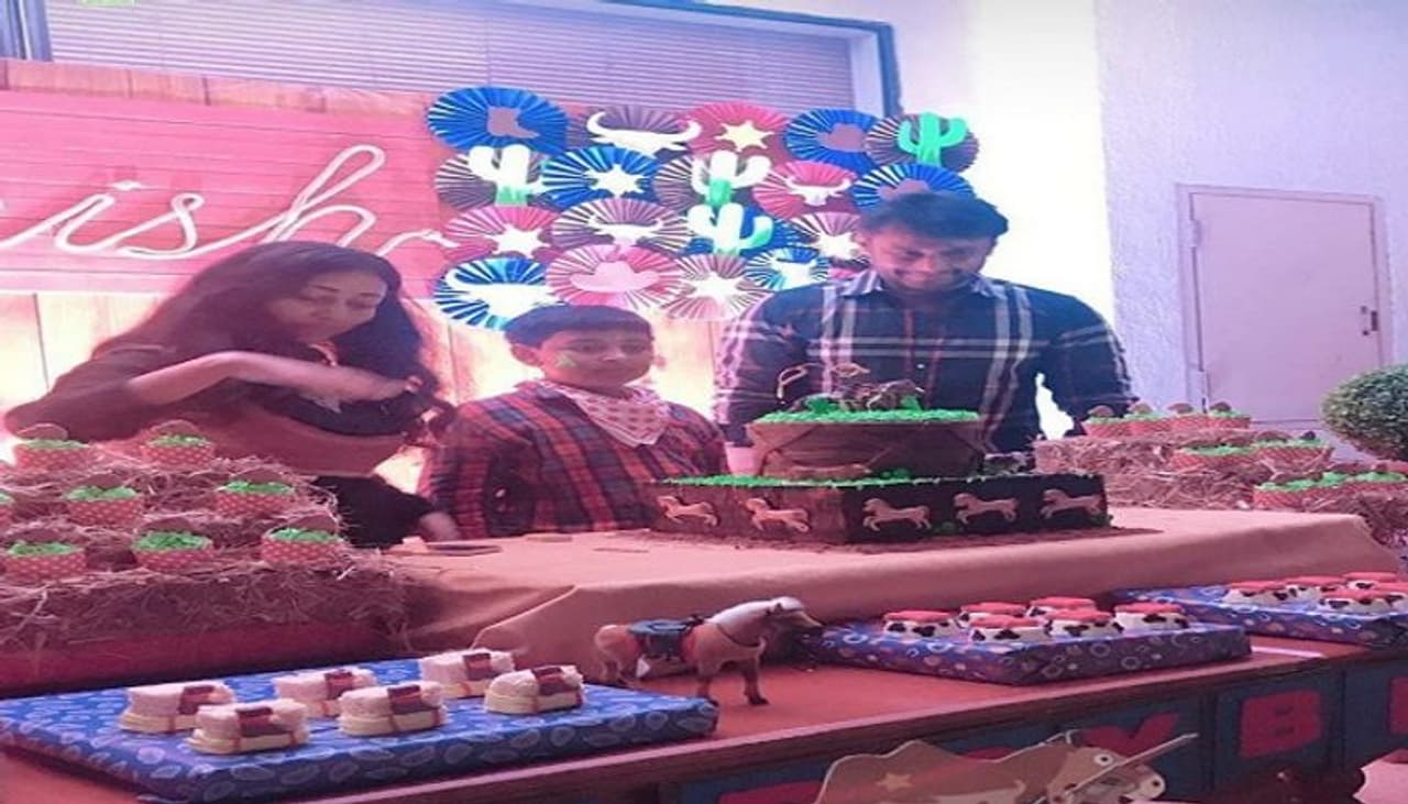 ಮಗನ ಬರ್ತಡೇ ಪಾರ್ಟಿಯಲ್ಲಿ ದರ್ಶನ್ ವಿಜಯಲಕ್ಷ್ಮೀ ಮಗನ ಬರ್ತಡೇ ಪಾರ್ಟಿಯಲ್ಲಿ ದರ್ಶನ್ ವಿಜಯಲಕ್ಷ್ಮೀ