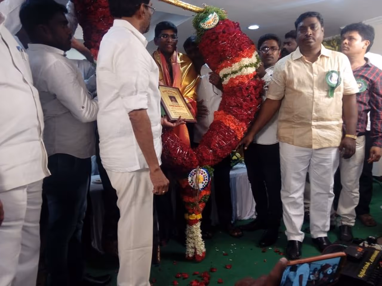 గిరిజన ఆణిముత్యాలకు సత్కారం కార్యక్రమంలో పాల్గొన్న సోమిరెడ్డి ( ఫోటోలు) గిరిజన ఆణిముత్యాలకు సత్కారం కార్యక్రమంలో పాల్గొన్న సోమిరెడ్డి ( ఫోటోలు)