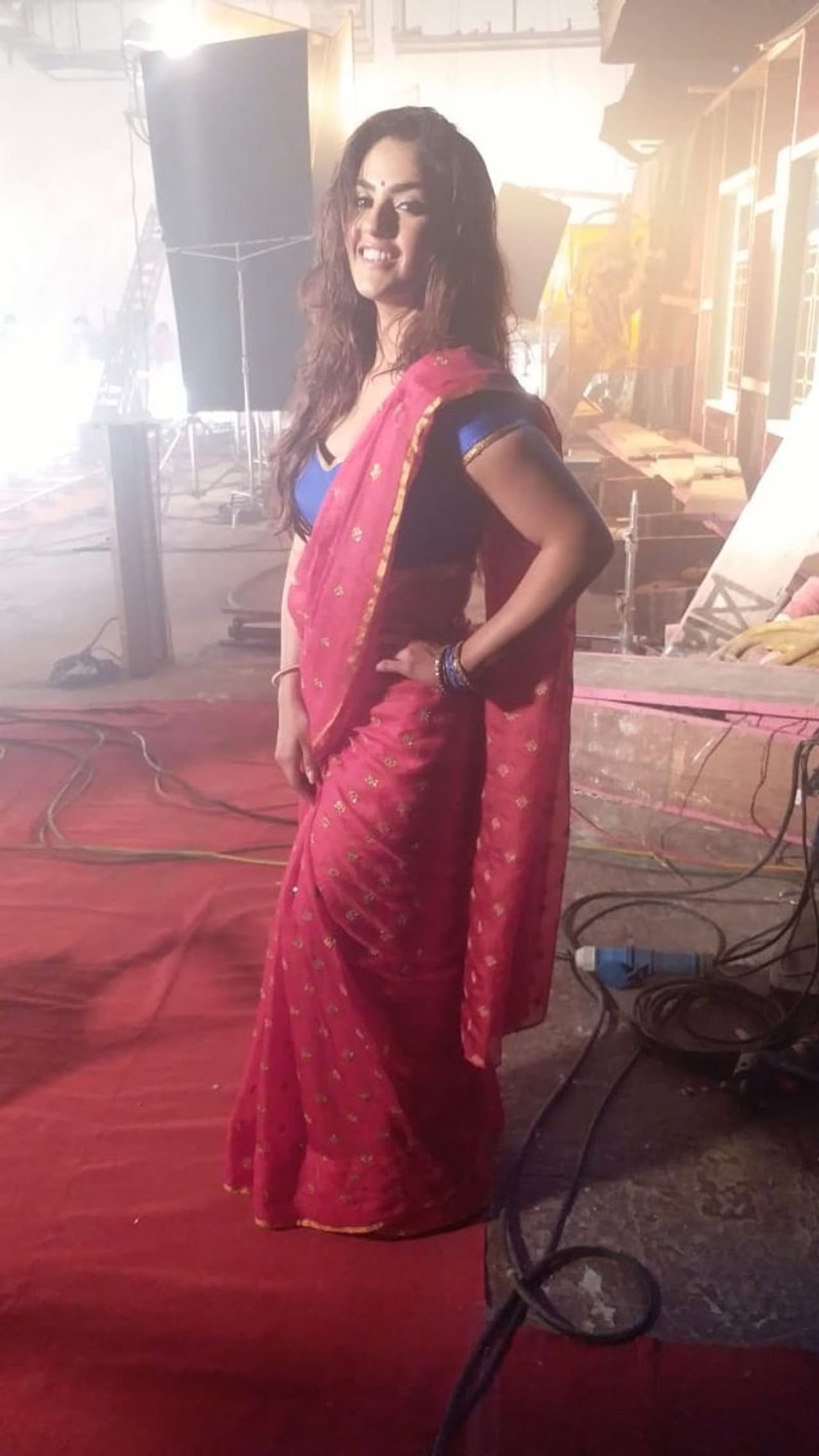 కావ్య థాపర్ (పిక్చర్స్) కావ్య థాపర్ (పిక్చర్స్)