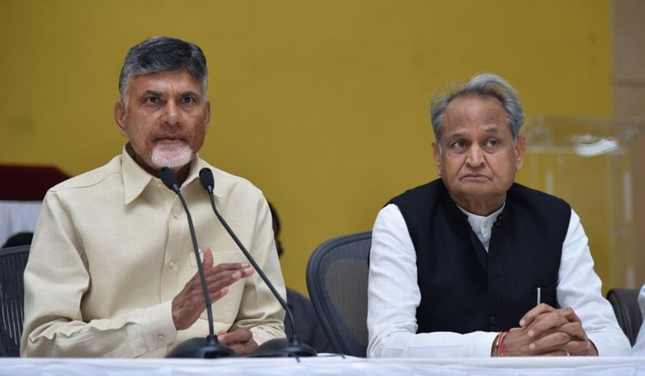 చంద్రబాబుతో అశోక్ గెహ్లాట్ భేటీ చంద్రబాబుతో అశోక్ గెహ్లాట్ భేటీ