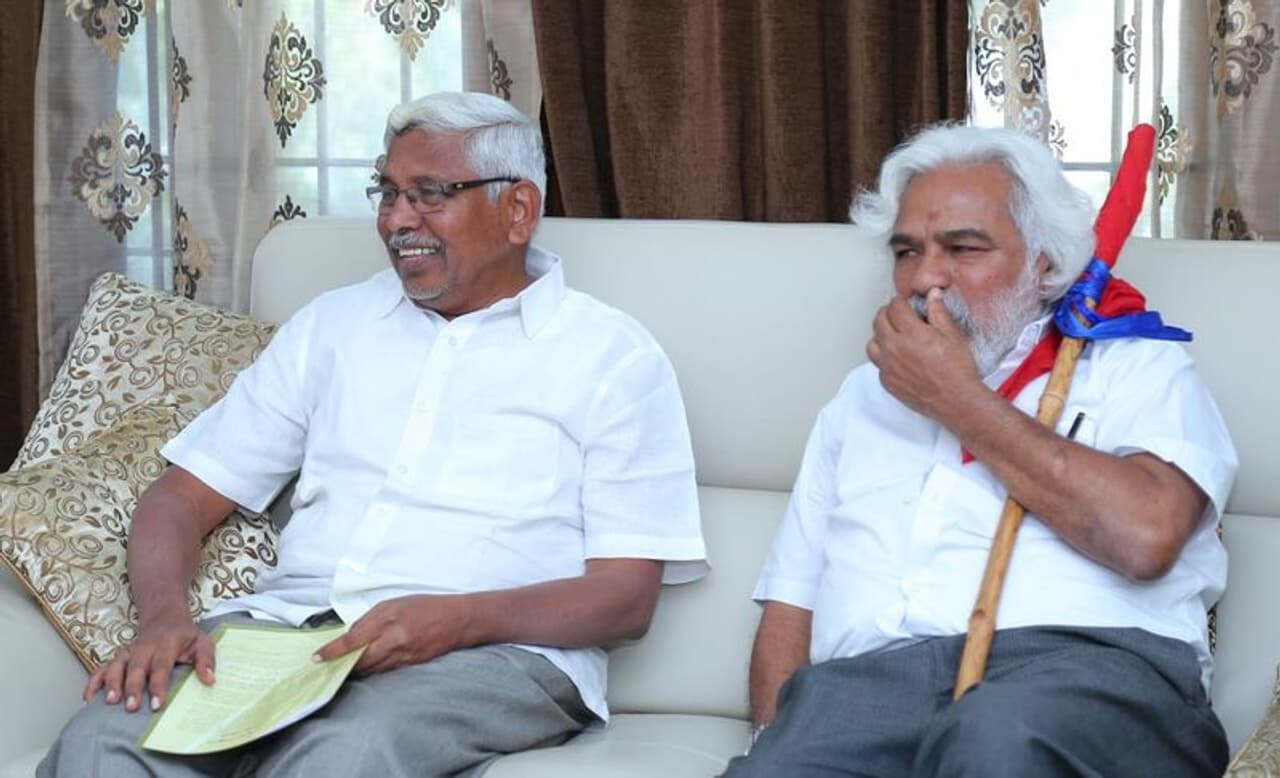 మల్లు భట్టి ఇంట్లో ప్రజా కూటమి నేతలు: గద్దర్ భేటీ(ఫోటోలు) మల్లు భట్టి ఇంట్లో ప్రజా కూటమి నేతలు: గద్దర్ భేటీ(ఫోటోలు)