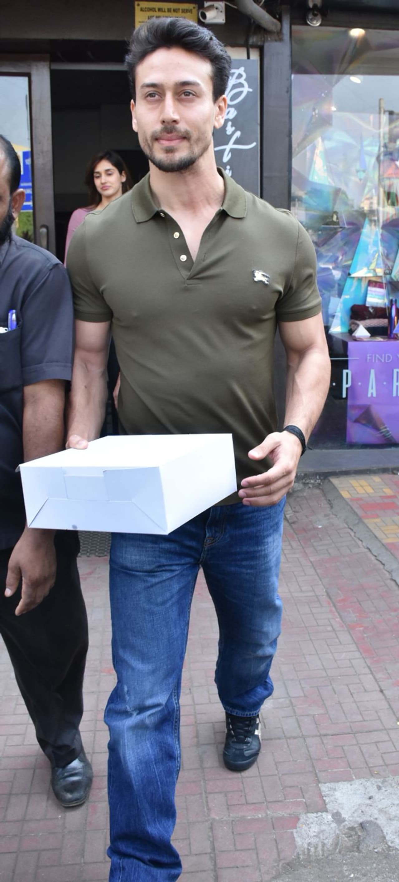 बॉलीवुड अभिनेता टाइगर श्रॉफ और अभिनेत्री दिशा पटानी अक्सर मुंबई की सड़को में एक साथ स्पॉट होते हैं। आइए देखते हैं दोनों कि बेहद शानदार लुक वाली तस्वीरें बॉलीवुड अभिनेता टाइगर श्रॉफ और अभिनेत्री दिशा पटानी अक्सर मुंबई की सड़को में एक साथ स्पॉट होते हैं। आइए देखते हैं दोनों कि बेहद शानदार लुक वाली तस्वीरें