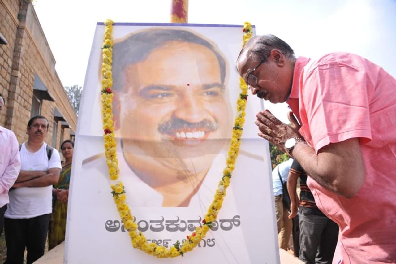 ಅಗಲಿದ ಚೇತನಕ್ಕೆ ನಮನ ಅಗಲಿದ ಚೇತನಕ್ಕೆ ನಮನ