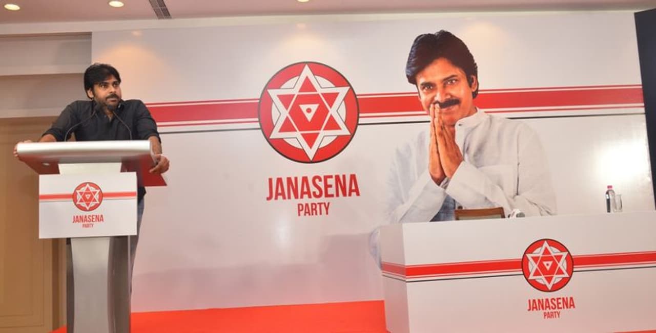 చెన్నై ప్రెస్ మీట్ లో పవన్ హావభావాలు (ఫొటోలు) చెన్నై ప్రెస్ మీట్ లో పవన్ హావభావాలు (ఫొటోలు)