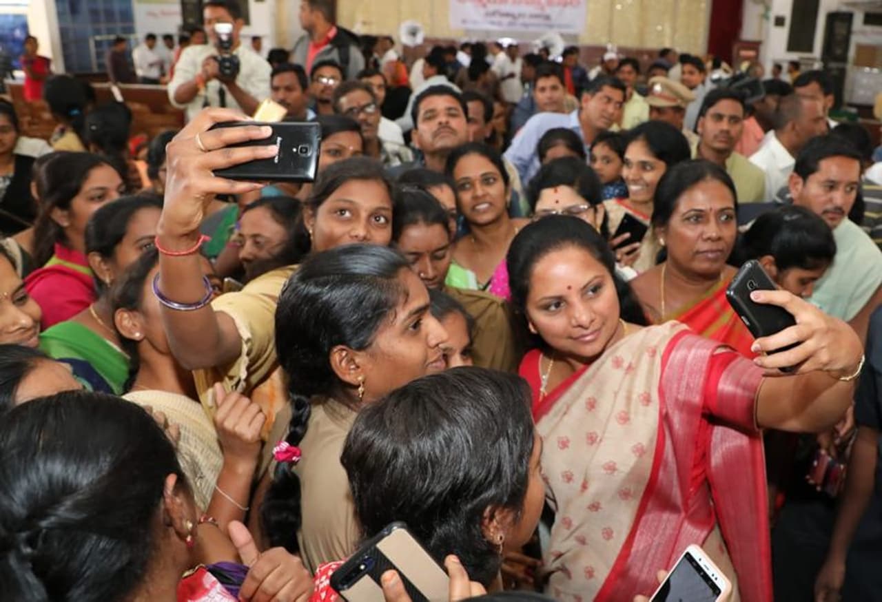 జగిత్యాలలో ట్రస్మా ఆత్మీయ సమ్మేళనంలో పాల్గొన్న ఎంపీ కవిత (ఫోటోలు) జగిత్యాలలో ట్రస్మా ఆత్మీయ సమ్మేళనంలో పాల్గొన్న ఎంపీ కవిత (ఫోటోలు)