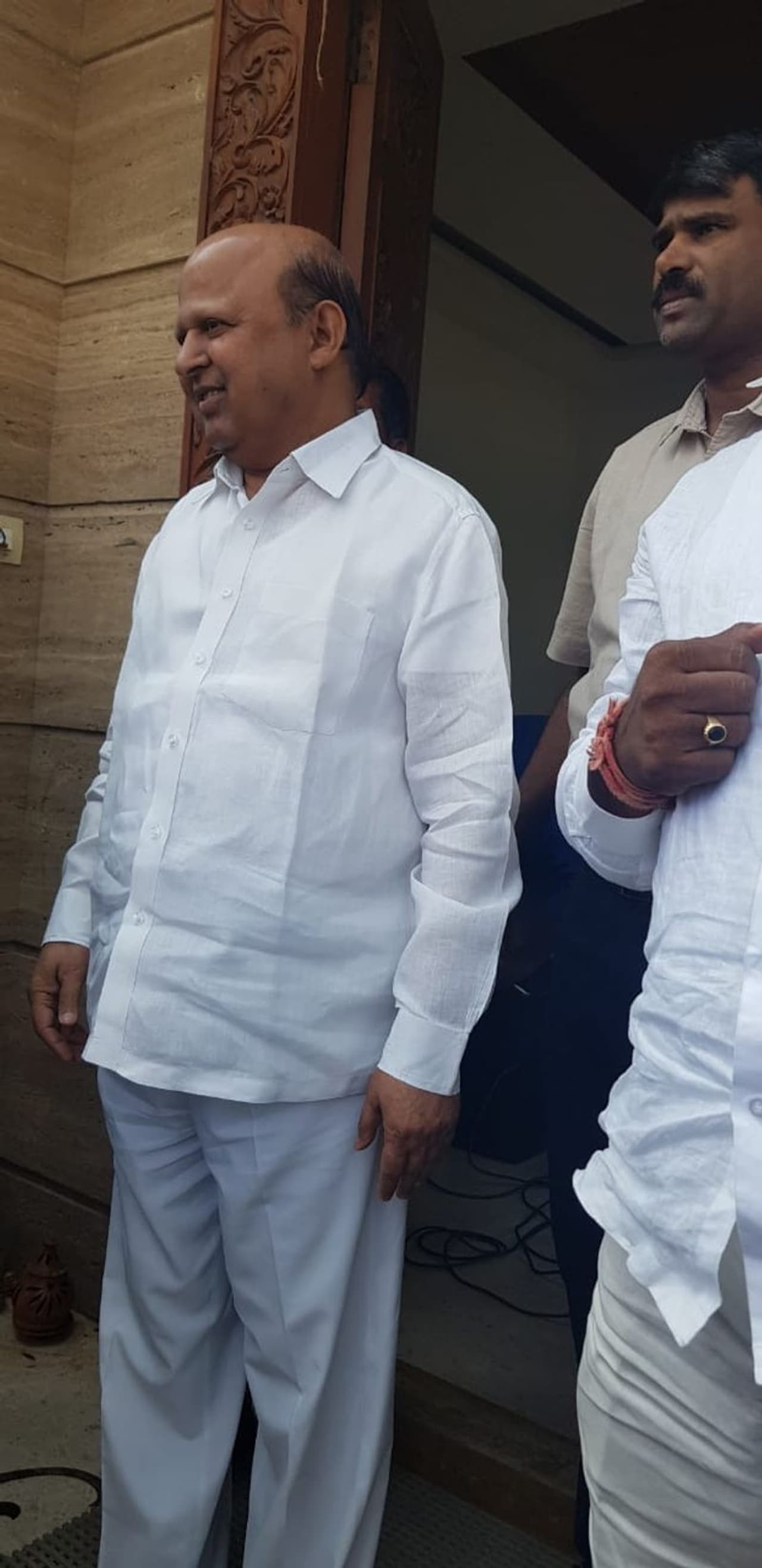 వీరేంద్రగౌడ్కు మద్థతిస్తామని ప్రకటించిన ఓయూ జేఏసీ (ఫోటోలు) వీరేంద్రగౌడ్కు మద్థతిస్తామని ప్రకటించిన ఓయూ జేఏసీ (ఫోటోలు)