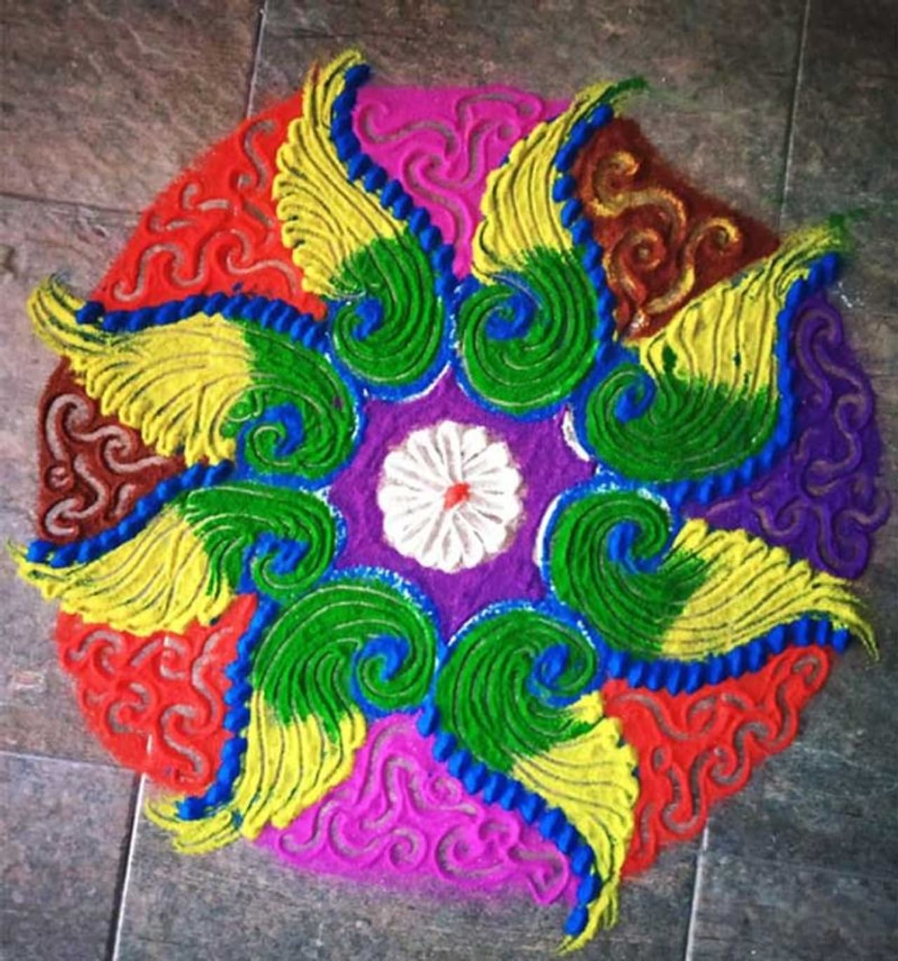 ಮಲೆನಾಡಿನ ಪುಟ್ಟ ಹಳ್ಳಿಯಾದ ಕೊಡಚಾದ್ರಿ ತಪ್ಪಲಿನ ಕಪ್ಪದೂರಿನವರು ಸವಿತಾ ಗುರುಪ್ರಸಾದ್. ಮಲೆನಾಡಿನ ಪುಟ್ಟ ಹಳ್ಳಿಯಾದ ಕೊಡಚಾದ್ರಿ ತಪ್ಪಲಿನ ಕಪ್ಪದೂರಿನವರು ಸವಿತಾ ಗುರುಪ್ರಸಾದ್.