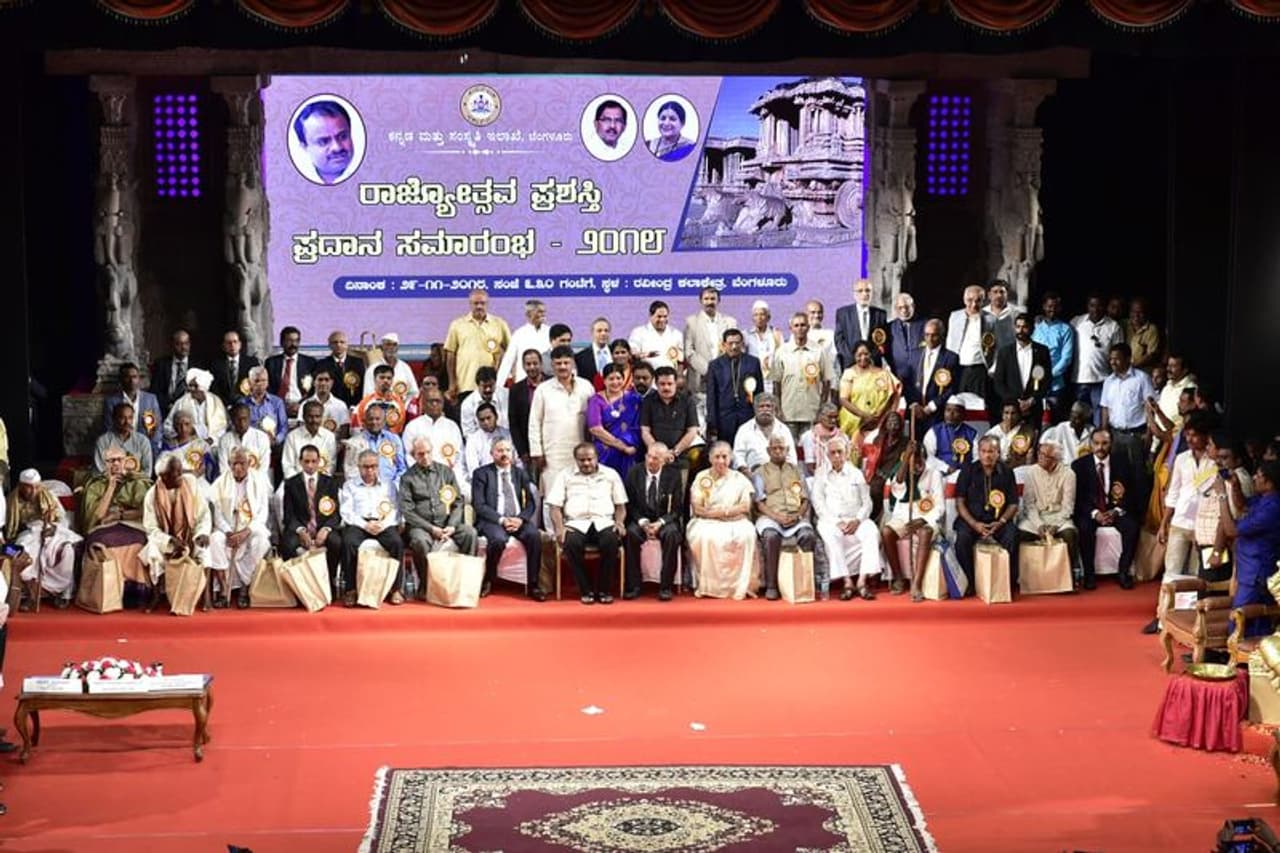 ಕರ್ನಾಟಕದ ಸಾಧಕರಿಗೆ ಸನ್ಮಾನ ಕರ್ನಾಟಕದ ಸಾಧಕರಿಗೆ ಸನ್ಮಾನ
