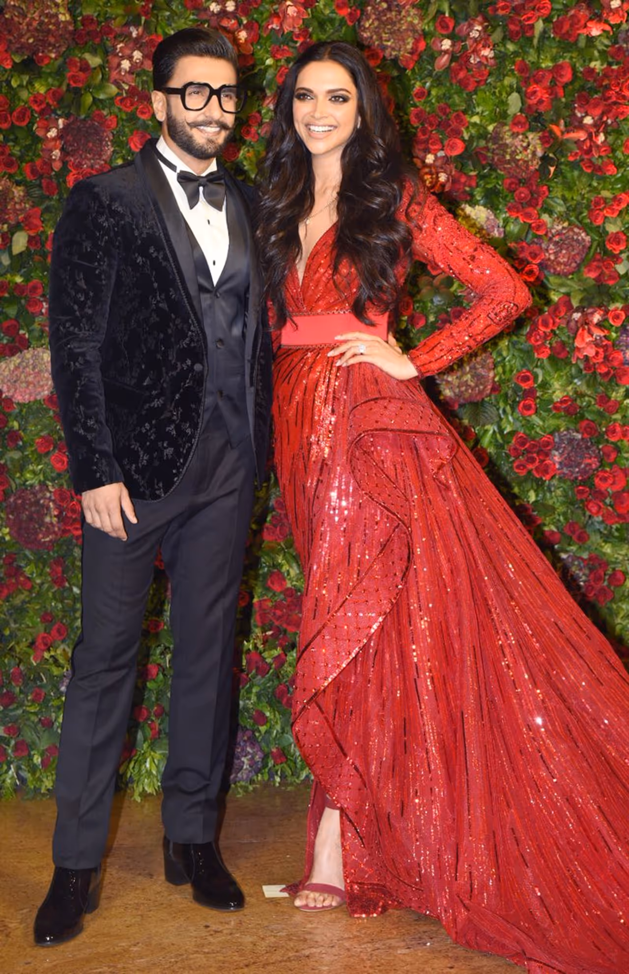 'दीपवीर' ने अपनी शादी की तीसरी रिसेप्शन मुंबई में दे दी है। पार्टी मुंबई के होटल ग्रैंड हयात में रखी गई थी। इस पार्टी में बॉलीवुड के तमाम कलाकार उपस्थित थे।