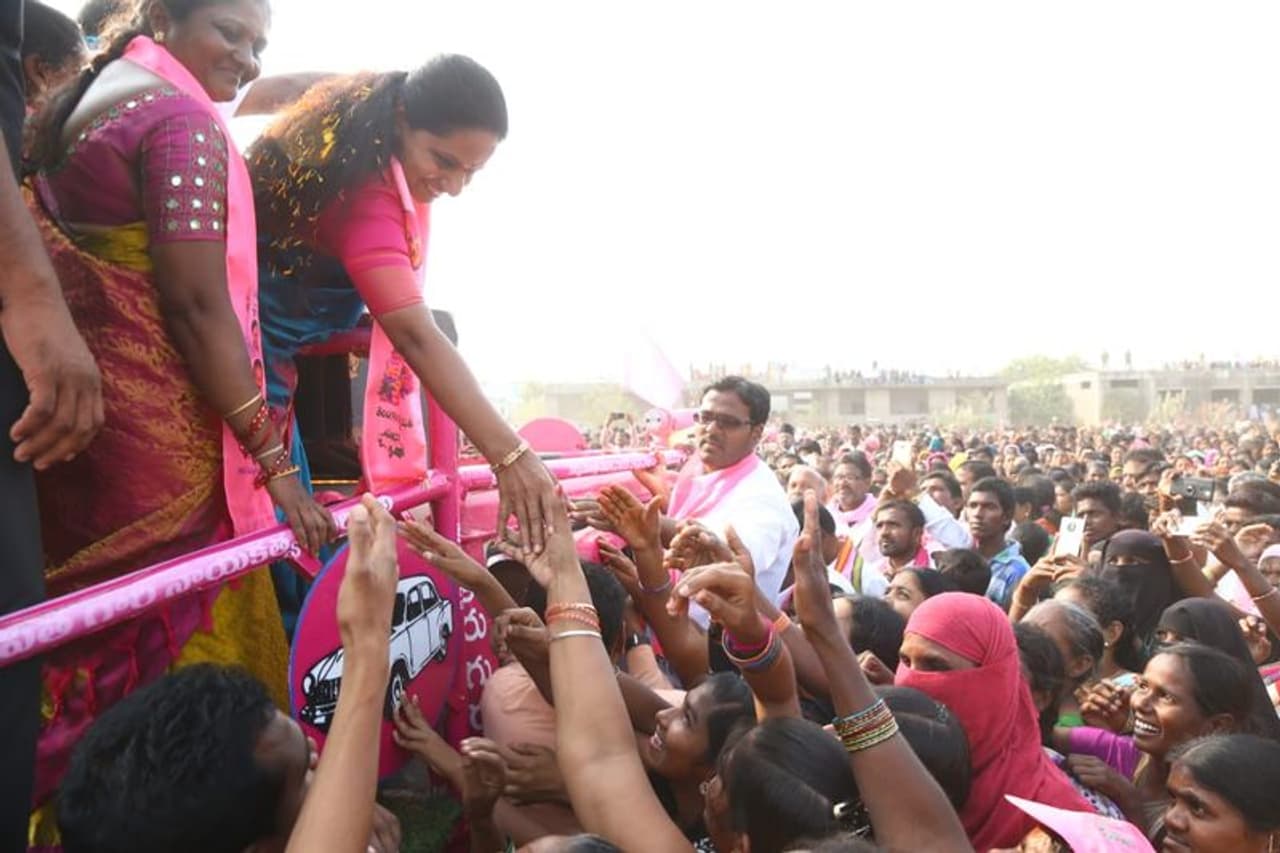 మల్లాపూర్ లో కవిత రోడ్ షో (ఫొటోలు) మల్లాపూర్ లో కవిత రోడ్ షో (ఫొటోలు)