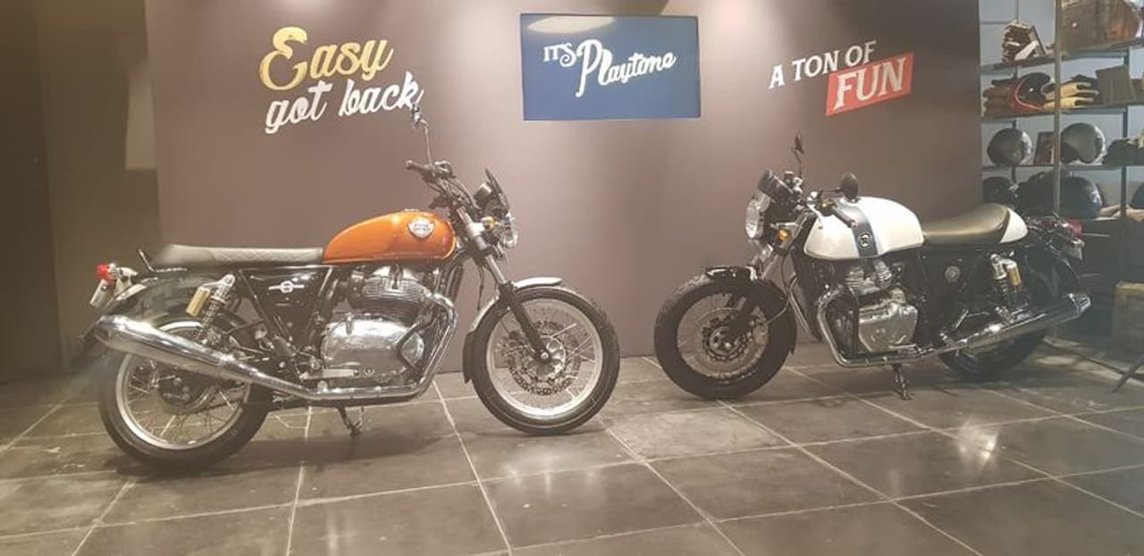 ರಾಯಲ್ ಎನ್ಫೀಲ್ಡ್ ಟ್ವಿನ್ ಬೈಕ್ಗಳು ಬೆಂಗಳೂರಿನಲ್ಲಿ ಬಿಡುಗಡೆಯಾದವು. ರಾಯಲ್ ಎನ್ಫೀಲ್ಡ್ ಟ್ವಿನ್ ಬೈಕ್ಗಳು ಬೆಂಗಳೂರಿನಲ್ಲಿ ಬಿಡುಗಡೆಯಾದವು.