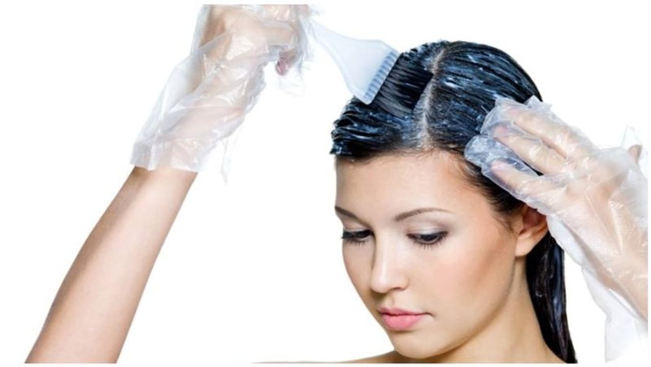 <p>ಮಹಿಳೆ ಮತ್ತು ಪುರಷರಿಗೆ ಹೇರ್ ಕಲರಿಂಗ್ ಸಮಾನ್ಯ ವಿಷಯ. ಹೊಸ ಸ್ಟೈಲಿಷ್ ಲುಕ್ ಟ್ರೈ ಮಾಡೋರೆಲ್ಲ ತಮ್ಮ ಹೇರ ಕಲರಿಂಗ್ ಮಾಡಿಸಿಕೊಳ್ಳುತ್ತಾರೆ.</p> <p>ಮಹಿಳೆ ಮತ್ತು ಪುರಷರಿಗೆ ಹೇರ್ ಕಲರಿಂಗ್ ಸಮಾನ್ಯ ವಿಷಯ. ಹೊಸ ಸ್ಟೈಲಿಷ್ ಲುಕ್ ಟ್ರೈ ಮಾಡೋರೆಲ್ಲ ತಮ್ಮ ಹೇರ ಕಲರಿಂಗ್ ಮಾಡಿಸಿಕೊಳ್ಳುತ್ತಾರೆ.</p>