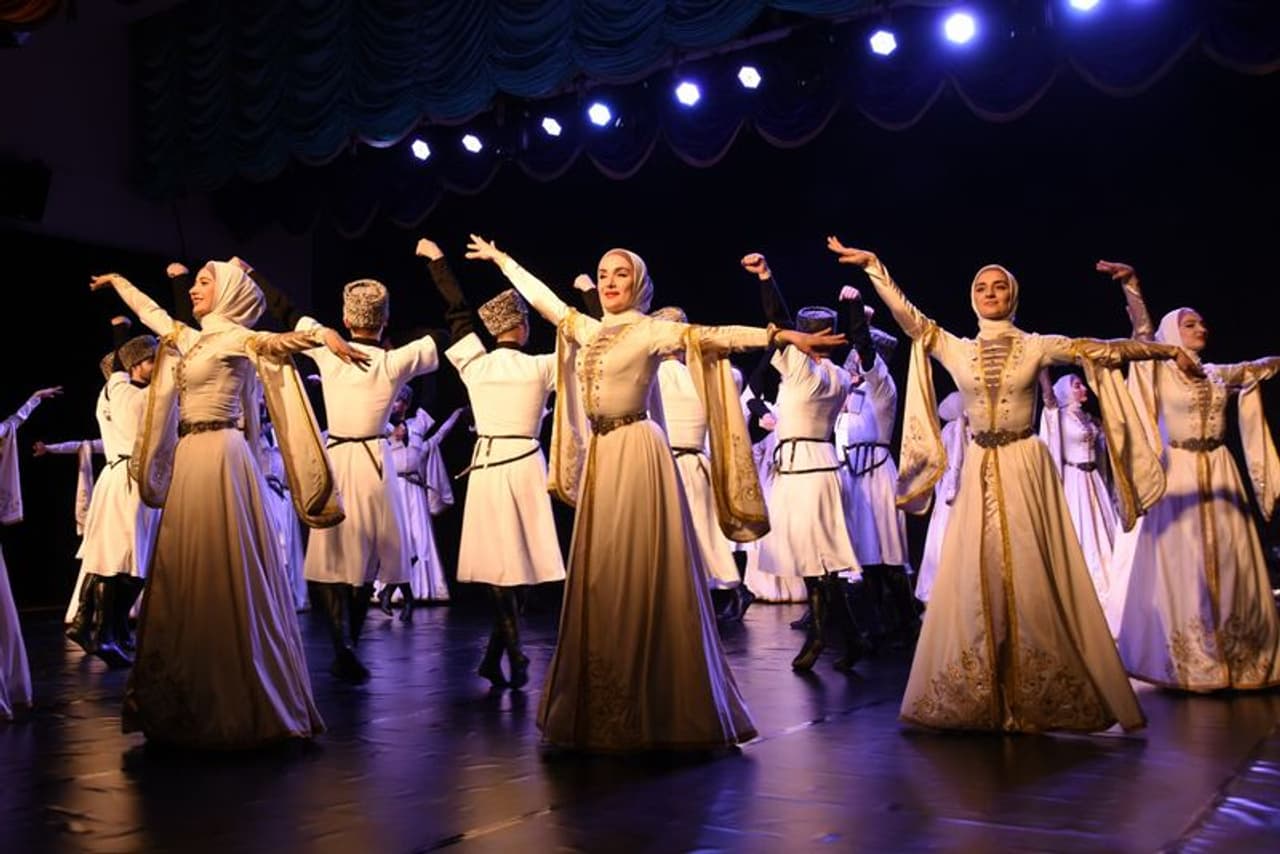 భారతీయ విద్యాభవన్ లో వైనక్ రష్యా డ్యాన్స్ (ఫొటోలు) భారతీయ విద్యాభవన్ లో వైనక్ రష్యా డ్యాన్స్ (ఫొటోలు)