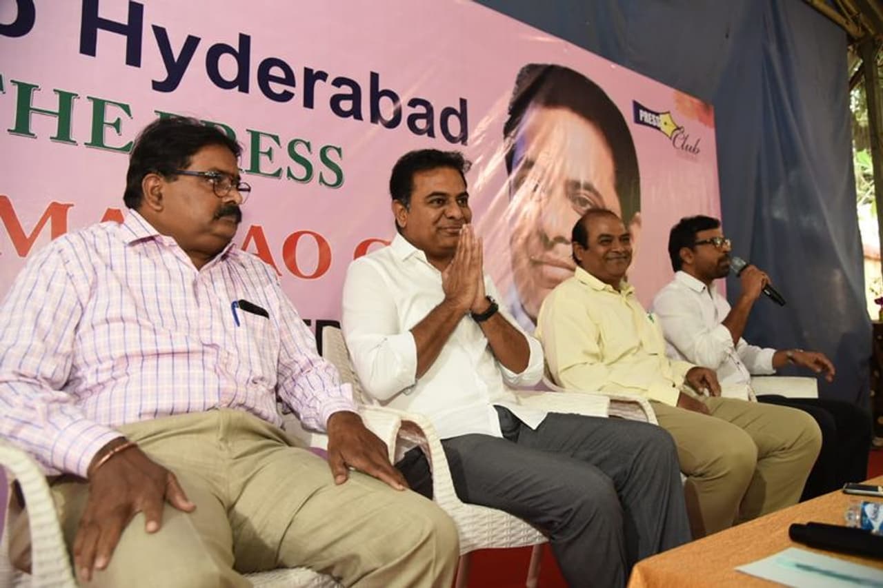 ప్రెస్ క్లబ్ లో కేటీఆర్ (ఫొటోలు) ప్రెస్ క్లబ్ లో కేటీఆర్ (ఫొటోలు)