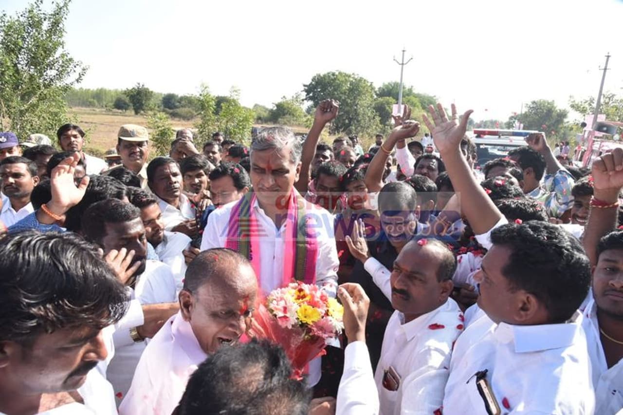 సిద్దిపేటలో కృతజ్ఞత సభలో హరీష్ రావు సిద్దిపేటలో కృతజ్ఞత సభలో హరీష్ రావు