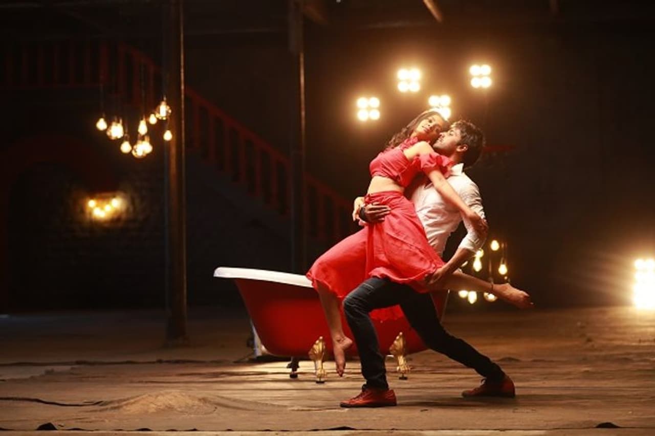 ‘ಶೃಂಗಾರದ ಹೊಂಗೆ ಮರ ಹೂ ಬಿಟ್ಟಿದೆ..!