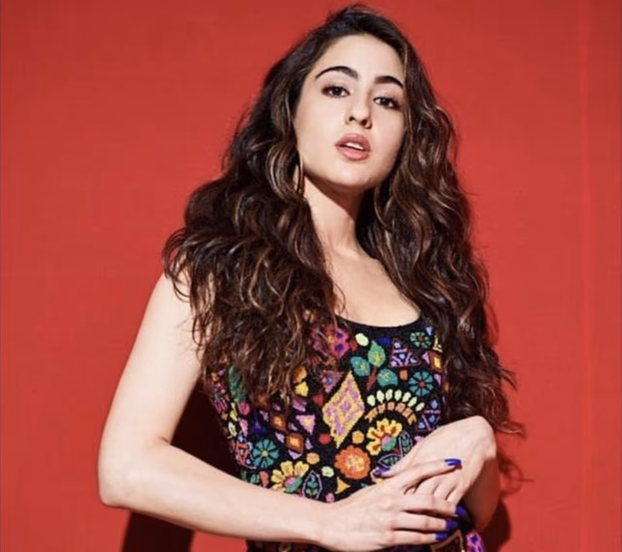 Sara Ali Khan impressed critics and audience with her debut film Kedarnath. She is already set to end the year with a big band in her second movie Simmba will be released on December 28. Sara Ali Khan impressed critics and audience with her debut film Kedarnath. She is already set to end the year with a big band in her second movie Simmba will be released on December 28.