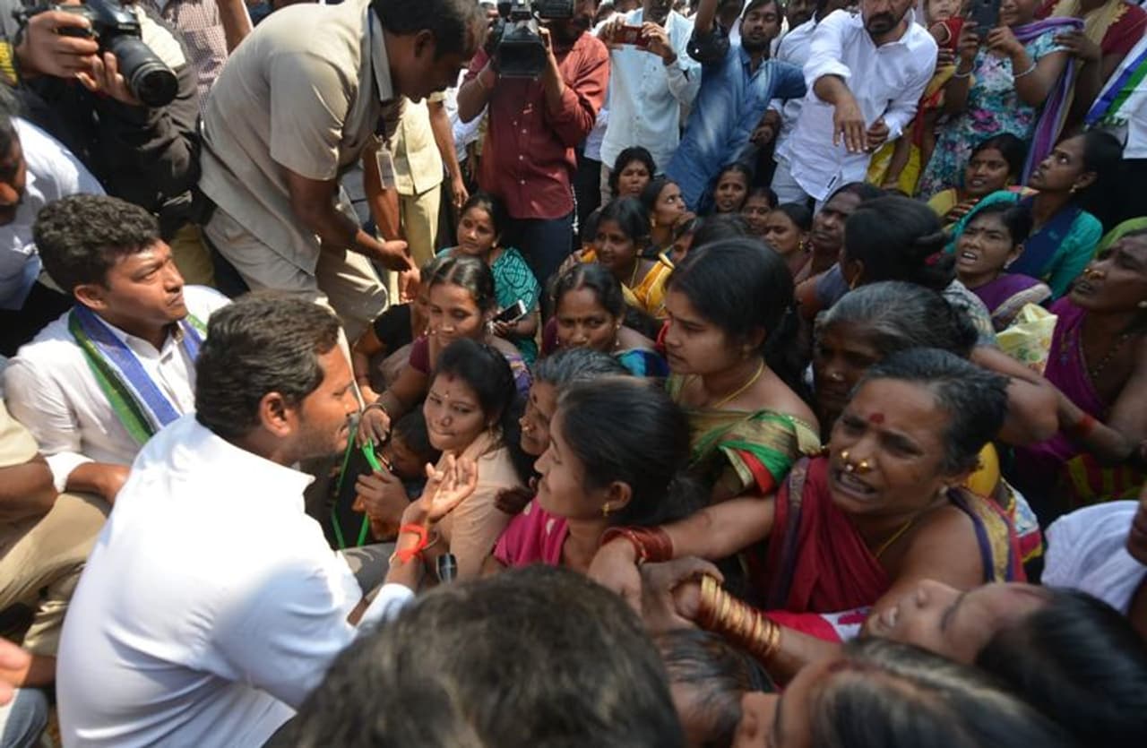 ఇచ్చాపురం నియోజకవర్గంలో వైఎస్ జగన్ ప్రజా సంకల్పయాత్ర ఫోటో గ్యాలరీ ఇచ్చాపురం నియోజకవర్గంలో వైఎస్ జగన్ ప్రజా సంకల్పయాత్ర ఫోటో గ్యాలరీ