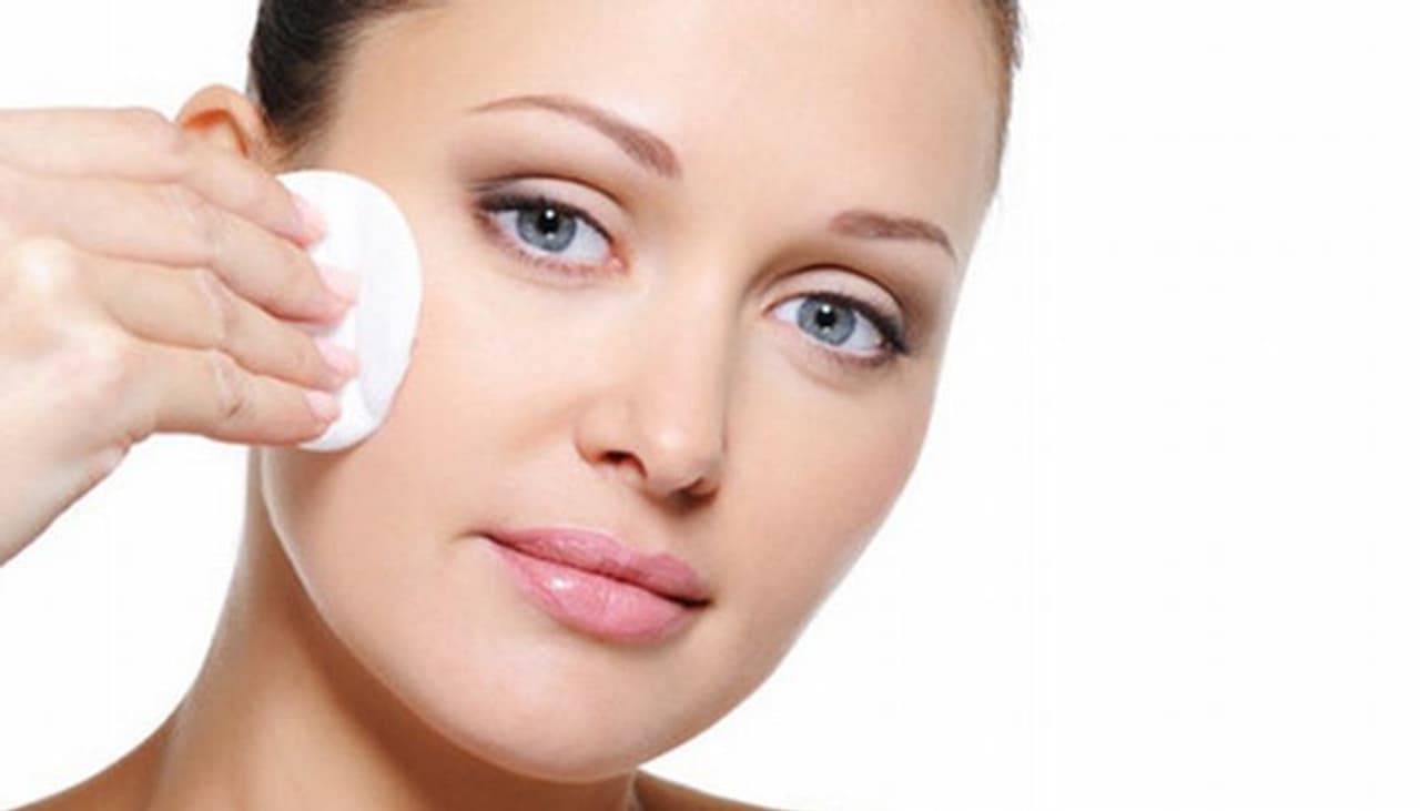 <p style="text align: justify;">ನಿರಂತರವಾದ ಸ್ಕಿನ್ ಇರಿಟೇಶನ್, ಸಮಸ್ಯೆಯಿಂದಾಗಿ ಕೋಪ ಬರುತ್ತಿದೆಯೇ? ಈ ಸಮಸ್ಯೆ ನಿವಾರಣೆ ಮಾಡಲು ಒಂದು ವಿಧಾನ ಇಲ್ಲಿದೆ. ಇದಕ್ಕಾಗಿ ನೀವು ಗ್ಲಿಸರಿನ್ ಬಳಕೆ ಮಾಡಬೇಕು. ಅದರಿಂದ ಉಂಟಾಗುವ ಪ್ರಯೋಜನಗಳು ಯಾವುವು ತಿಳಿಯಿರಿ...</p> <p style="text align: justify;">ನಿರಂತರವಾದ ಸ್ಕಿನ್ ಇರಿಟೇಶನ್, ಸಮಸ್ಯೆಯಿಂದಾಗಿ ಕೋಪ ಬರುತ್ತಿದೆಯೇ? ಈ ಸಮಸ್ಯೆ ನಿವಾರಣೆ ಮಾಡಲು ಒಂದು ವಿಧಾನ ಇಲ್ಲಿದೆ. ಇದಕ್ಕಾಗಿ ನೀವು ಗ್ಲಿಸರಿನ್ ಬಳಕೆ ಮಾಡಬೇಕು. ಅದರಿಂದ ಉಂಟಾಗುವ ಪ್ರಯೋಜನಗಳು ಯಾವುವು ತಿಳಿಯಿರಿ...</p>