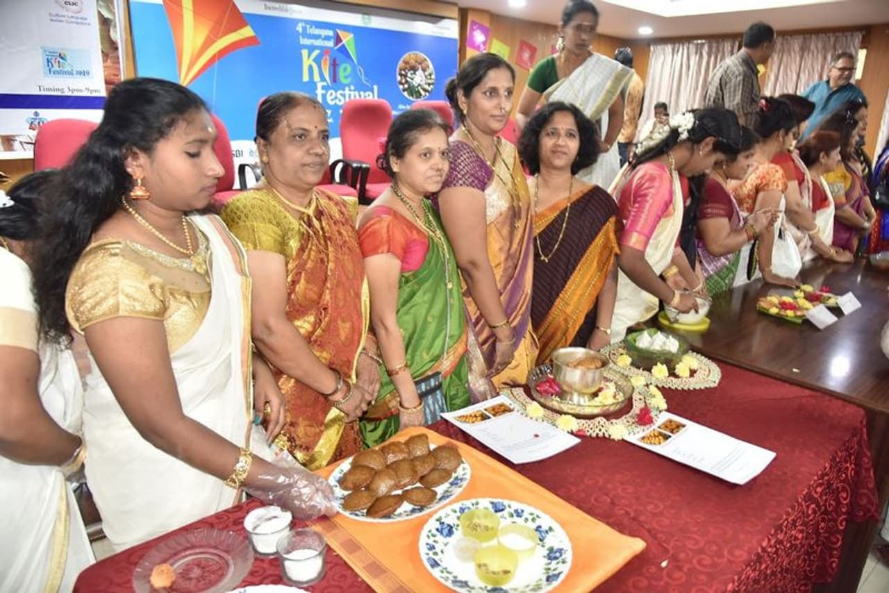 సెక్రటేరియట్ లో కైట్ & స్వీట్స్ ఫెస్టివల్ సెక్రటేరియట్ లో కైట్ & స్వీట్స్ ఫెస్టివల్