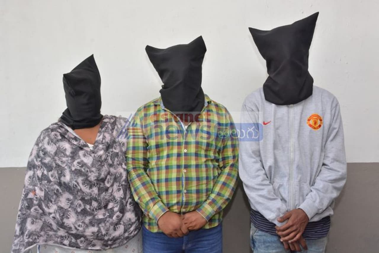 హైదరాబాద్లో దొంగతనాలు చేసి ఢిల్లీ పారిపోయిన చైన్ స్నాచర్లను పట్టుకున్న పోలీసులు హైదరాబాద్లో దొంగతనాలు చేసి ఢిల్లీ పారిపోయిన చైన్ స్నాచర్లను పట్టుకున్న పోలీసులు