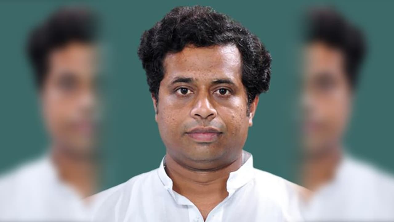 <p>On Wednesday (February 17) afternoon, BJP MP Saumitra Khan had taken a Parivartan Yatra in Sagdai area of East Burdwan district. During the procession, he addressed a public meeting. While addressing this public meeting, he gave a controversial speech related to rigging.</p> <p>On Wednesday (February 17) afternoon, BJP MP Saumitra Khan had taken a Parivartan Yatra in Sagdai area of East Burdwan district. During the procession, he addressed a public meeting. While addressing this public meeting, he gave a controversial speech related to rigging.</p>