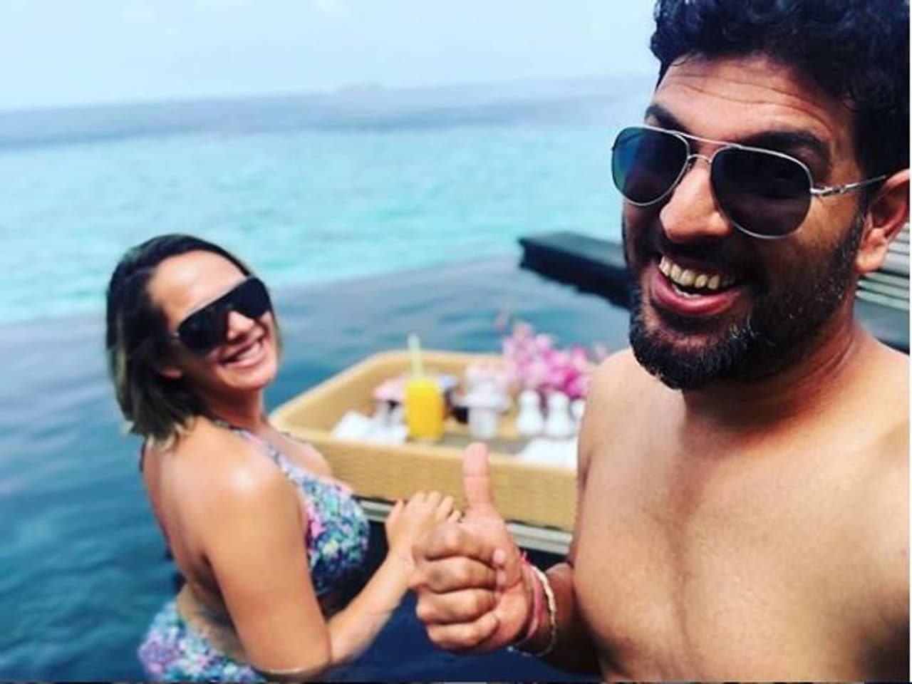 ಬೀಚ್’ನಲ್ಲಿ ದಂಪತಿಯ ಜಾಲಿ ಮೂಡ್ ಬೀಚ್’ನಲ್ಲಿ ದಂಪತಿಯ ಜಾಲಿ ಮೂಡ್