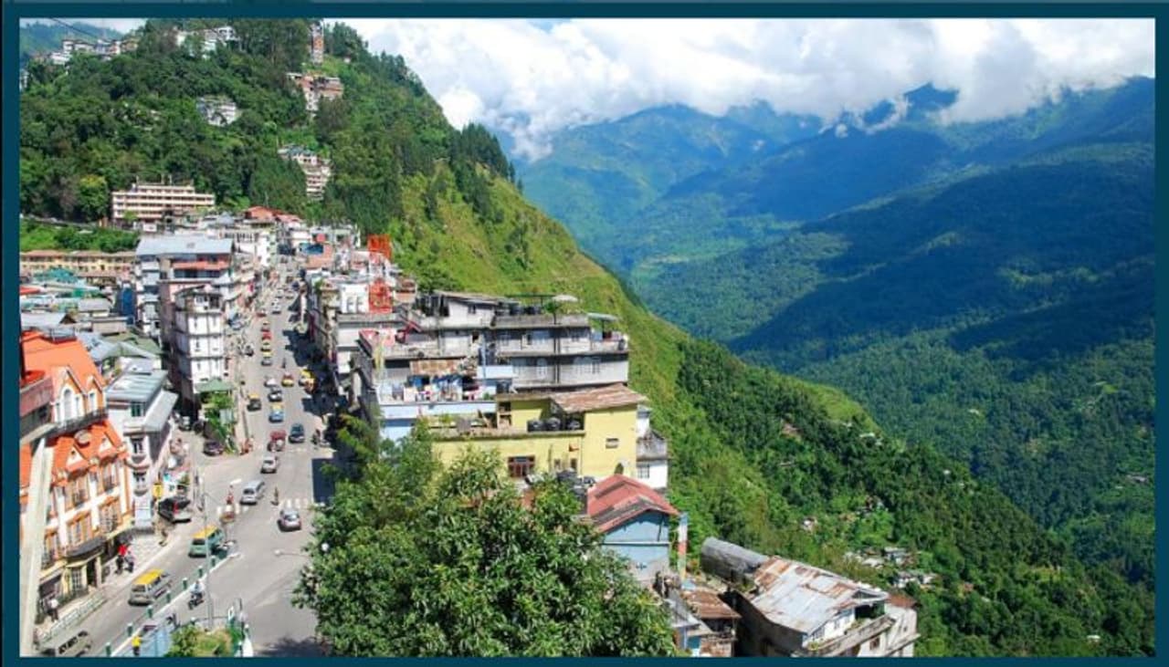 <p><strong>1. సిక్కిం</strong></p><p><br />ఉత్తర భారతదేశంలో దాగి ఉన్న ఈ అందమైన రొమాంటిక్ ప్లేస్ అద్భుతమైన కట్టడాల కు ఎన్నో మొనాస్టరీలకు నెలవు. మొనాస్టరీలు అంటే బౌద్ధ మత సాధువులు నివసించే చోటు. ఈ మొనాస్టరీలలోని ప్రశాంతత, చుట్టూ పరుచుకున్న ప్రకృతి అందాలు, దూరంలో ఎత్తైన మంచు శిఖరాలు మిమ్మల్ని ఇట్టే ఆకట్టుకుంటాయి. సిక్కిం రాష్ట్ర రాజధాని గ్యాంగ్టక్ అందాలు, దగ్గర్లో ఉన్న డార్జిలింగ్ టీ తోటలు కూడా సైట్ సీయింగ్ కి బెస్ట్ ప్లేసెస్. ఇక్కడ సింగుడి లేక్, బ్రిటిష్ శైలిలో ఉన్న ఆర్కిటెక్చర్ కళ్ళు తిప్పుకోనివ్వవు.ఇక్కడ బెస్ట్ థింగ్ ఏంటంటే, సిక్కిం వెళ్లడానికి అన్ని కాలాలు అనుకూలమే. ఒకవేళ మీరు ఇక్కడ హనీమూన్ ప్లాన్ చేసుకున్నట్లైతే కేవలం 30 వేల బడ్జెట్లో ఐదు నుండి ఆరు రోజులు ఈ ప్లేస్ ను ఎంజాయ్ చేయొచ్చు</p> <p><strong>1. సిక్కిం</strong></p><p><br />ఉత్తర భారతదేశంలో దాగి ఉన్న ఈ అందమైన రొమాంటిక్ ప్లేస్ అద్భుతమైన కట్టడాల కు ఎన్నో మొనాస్టరీలకు నెలవు. మొనాస్టరీలు అంటే బౌద్ధ మత సాధువులు నివసించే చోటు. ఈ మొనాస్టరీలలోని ప్రశాంతత, చుట్టూ పరుచుకున్న ప్రకృతి అందాలు, దూరంలో ఎత్తైన మంచు శిఖరాలు మిమ్మల్ని ఇట్టే ఆకట్టుకుంటాయి. సిక్కిం రాష్ట్ర రాజధాని గ్యాంగ్టక్ అందాలు, దగ్గర్లో ఉన్న డార్జిలింగ్ టీ తోటలు కూడా సైట్ సీయింగ్ కి బెస్ట్ ప్లేసెస్. ఇక్కడ సింగుడి లేక్, బ్రిటిష్ శైలిలో ఉన్న ఆర్కిటెక్చర్ కళ్ళు తిప్పుకోనివ్వవు.ఇక్కడ బెస్ట్ థింగ్ ఏంటంటే, సిక్కిం వెళ్లడానికి అన్ని కాలాలు అనుకూలమే. ఒకవేళ మీరు ఇక్కడ హనీమూన్ ప్లాన్ చేసుకున్నట్లైతే కేవలం 30 వేల బడ్జెట్లో ఐదు నుండి ఆరు రోజులు ఈ ప్లేస్ ను ఎంజాయ్ చేయొచ్చు</p>