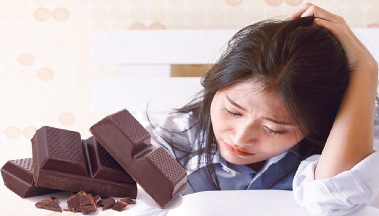 ಜನರು ಕೆಲವೊಂದು ಆಹಾರಗಳಿಗೆ ತಮಗೆ ಗೊತ್ತಿಲ್ಲದೇ ಅಡಿಕ್ಟ್ ಆಗುತ್ತಾರೆ. ಅದರಲ್ಲಿಯೂ ಸಕ್ಕರೆ ಅಂಶ ಇರೋ ಆಹಾರಗಳಿಗೆ ಮಾರು ಹೋಗುವುದು ಬಹು ಬೇಗ. ಇದು ನಮ್ಮ ರೋಗ ನಿರೋಧಕ ಶಕ್ತಿಯನ್ನು ಕುಂದಿಸಿ, ಅನಾರೋಗ್ಯ ಕಾಡುವುದು ಗ್ಯಾರಂಟಿ. ಅಷ್ಟಕ್ಕೂ ಆ ಆಹಾರಗಳು ಯಾವುವು...? ಜನರು ಕೆಲವೊಂದು ಆಹಾರಗಳಿಗೆ ತಮಗೆ ಗೊತ್ತಿಲ್ಲದೇ ಅಡಿಕ್ಟ್ ಆಗುತ್ತಾರೆ. ಅದರಲ್ಲಿಯೂ ಸಕ್ಕರೆ ಅಂಶ ಇರೋ ಆಹಾರಗಳಿಗೆ ಮಾರು ಹೋಗುವುದು ಬಹು ಬೇಗ. ಇದು ನಮ್ಮ ರೋಗ ನಿರೋಧಕ ಶಕ್ತಿಯನ್ನು ಕುಂದಿಸಿ, ಅನಾರೋಗ್ಯ ಕಾಡುವುದು ಗ್ಯಾರಂಟಿ. ಅಷ್ಟಕ್ಕೂ ಆ ಆಹಾರಗಳು ಯಾವುವು...?