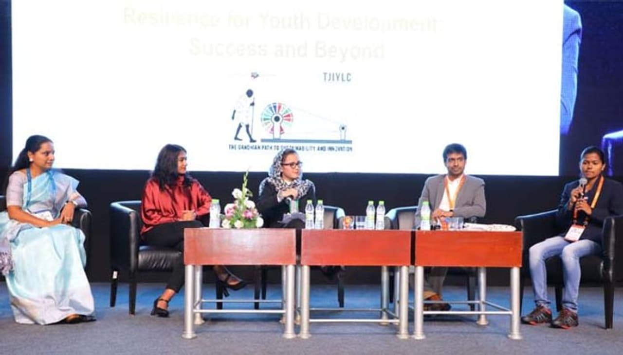 తెలంగాణ జాగృతి అంతర్జాతీయ యువజన నాయకత్వ సదస్సు మూడవ రోజు (ఫోటోలు) తెలంగాణ జాగృతి అంతర్జాతీయ యువజన నాయకత్వ సదస్సు మూడవ రోజు (ఫోటోలు)