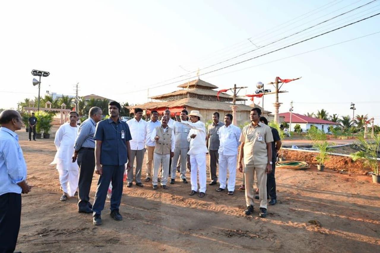 ఫాంహౌస్ లో చండీయాగానికి కేసీఆర్ ఏర్పాట్లు (ఫొటోలు) ఫాంహౌస్ లో చండీయాగానికి కేసీఆర్ ఏర్పాట్లు (ఫొటోలు)