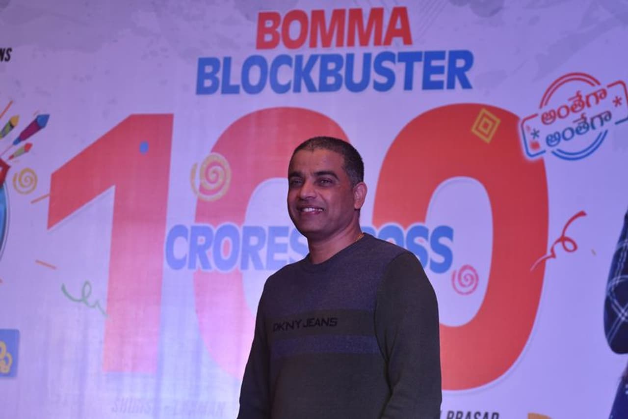 ఫొటోస్: F2 100 కోట్ల సెలబ్రేషన్స్ ఫొటోస్: F2 100 కోట్ల సెలబ్రేషన్స్