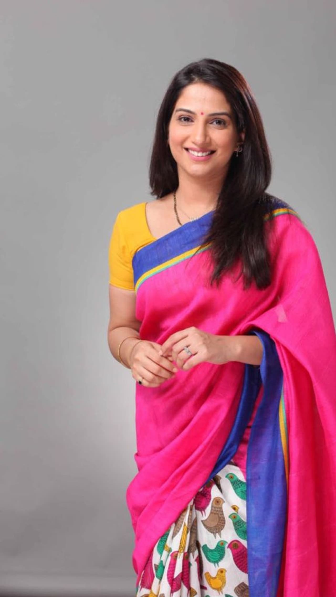 Poorva Gokhale who plays Anupriya in Zee TV’s Tujhse Hai Raabta said, “In school, Republic Day was always about coming together to hoist the flag, sing patriotic songs and participating in the march past to celebrate this day. Moreover, I would urge every Indian to value and respect this historic day. Wishing all my fans a Happy Republic Day. Jai Hind!