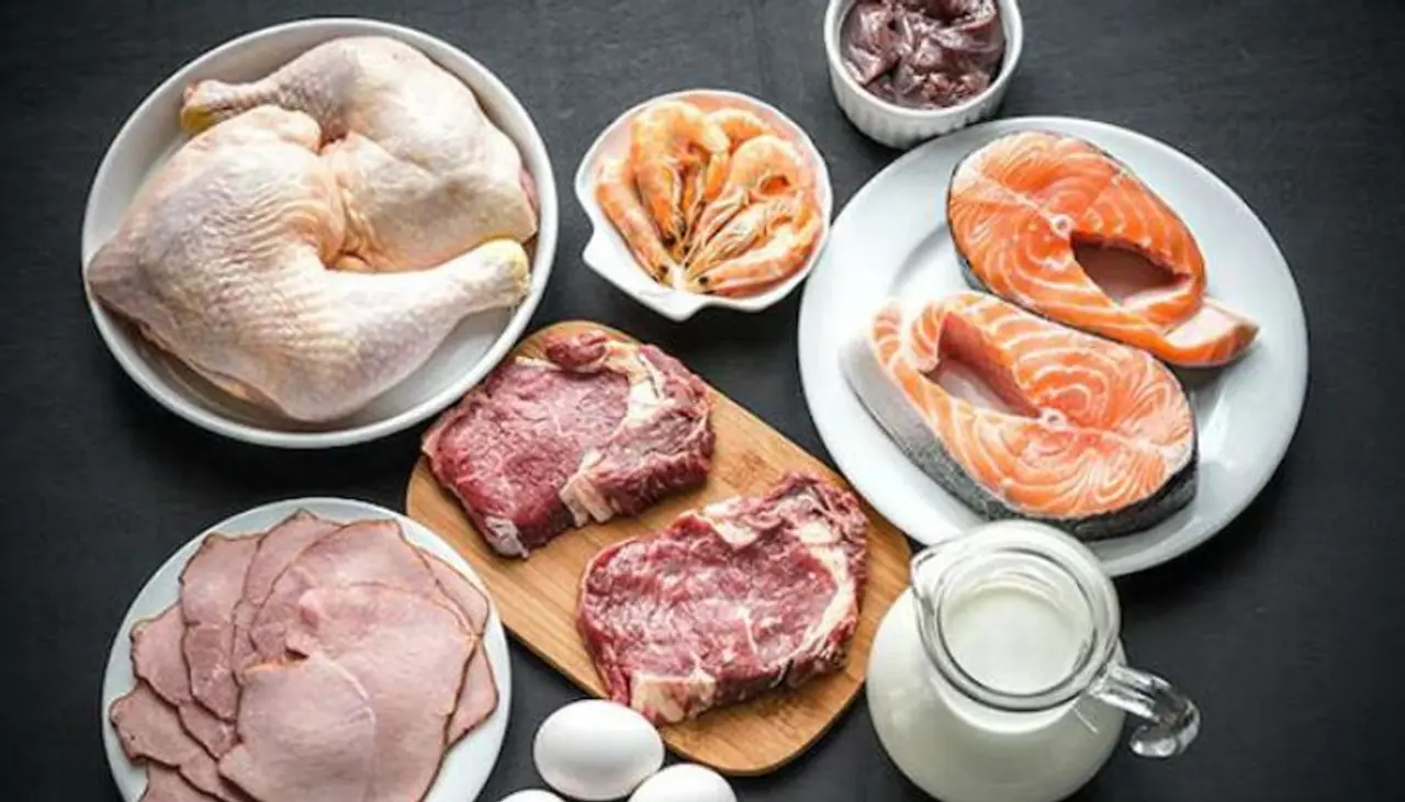 <p>ವಿಟಮಿನ್ ಸಿ ಅನ್ನು ರೋಗನಿರೋಧಕ ವರ್ಧಕ ಎಂದು ಕರೆಯಲಾಗುತ್ತದೆ ಆದರೆ ರೋಗಗಳ ವಿರುದ್ಧ ಹೋರಾಡುವ ನಮ್ಮ ದೇಹದ ನೈಸರ್ಗಿಕ ಸಾಮರ್ಥ್ಯಕ್ಕೆ ಇದು ಸಹಾಯ ಮಾಡುತ್ತದೆ. ಆರೋಗ್ಯ ತಜ್ಞರ ಪ್ರಕಾರ, ರೋಗ ನಿರೋಧಕ ಶಕ್ತಿಯ ಕಾರ್ಯಚಟುವಟಿಕೆಯಲ್ಲಿ ಸತುವು ಪ್ರಮುಖ ಪಾತ್ರ ವಹಿಸುತ್ತದೆ. ಸತುವು ಸಮೃದ್ಧವಾಗಿರುವ ಆಹಾರವನ್ನು ಸೇವಿಸುವುದರಿಂದ ರೋಗ ನಿರೋಧಕ ಶಕ್ತಿಯನ್ನುಹೆಚ್ಚಿಸಲಾಗುತ್ತದೆ. </p> <p>ವಿಟಮಿನ್ ಸಿ ಅನ್ನು ರೋಗನಿರೋಧಕ ವರ್ಧಕ ಎಂದು ಕರೆಯಲಾಗುತ್ತದೆ ಆದರೆ ರೋಗಗಳ ವಿರುದ್ಧ ಹೋರಾಡುವ ನಮ್ಮ ದೇಹದ ನೈಸರ್ಗಿಕ ಸಾಮರ್ಥ್ಯಕ್ಕೆ ಇದು ಸಹಾಯ ಮಾಡುತ್ತದೆ. ಆರೋಗ್ಯ ತಜ್ಞರ ಪ್ರಕಾರ, ರೋಗ ನಿರೋಧಕ ಶಕ್ತಿಯ ಕಾರ್ಯಚಟುವಟಿಕೆಯಲ್ಲಿ ಸತುವು ಪ್ರಮುಖ ಪಾತ್ರ ವಹಿಸುತ್ತದೆ. ಸತುವು ಸಮೃದ್ಧವಾಗಿರುವ ಆಹಾರವನ್ನು ಸೇವಿಸುವುದರಿಂದ ರೋಗ ನಿರೋಧಕ ಶಕ್ತಿಯನ್ನುಹೆಚ್ಚಿಸಲಾಗುತ್ತದೆ. </p>