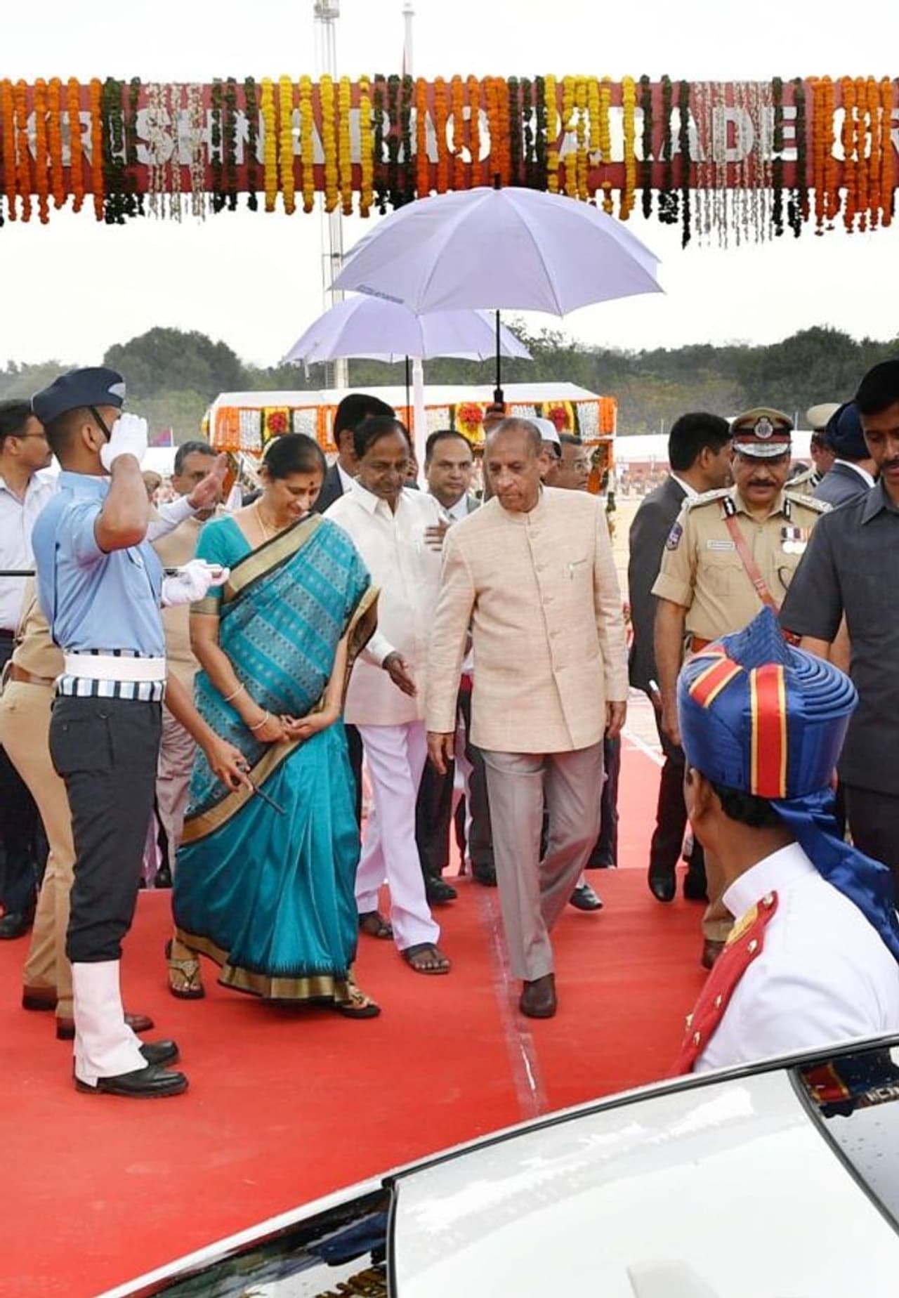 పరేడ్ గ్రౌండ్స్ లో గణతంత్ర దినోత్సవం (ఫొటోలు) పరేడ్ గ్రౌండ్స్ లో గణతంత్ర దినోత్సవం (ఫొటోలు)