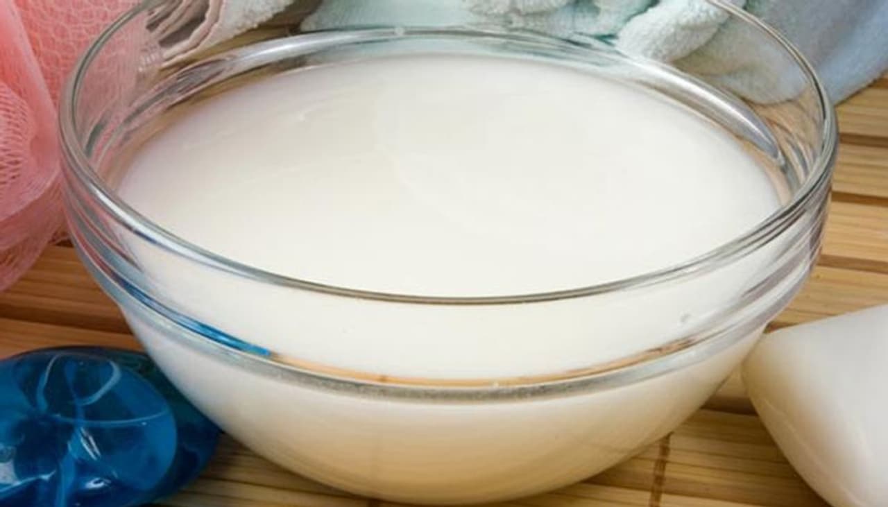 <p style="text align: justify;"><strong>ಶಕ್ತಿಯ ಡೋಸ್: </strong>ಅಕ್ಕಿಯನ್ನು ನೀರಿನಲ್ಲಿ ಕುದಿಸಿ, ಬೇಯಿಸಿದಾಗ ಸಿಗುವ ನೀರನ್ನು ಒಂದು ಗಾಜಿನ ಬಾಟಲಿಯಲ್ಲಿ ಸಂಗ್ರಹಿಸಿ. ಕುಡಿಯುವ ಮುನ್ನ ಸ್ವಲ್ಪ ಬಿಸಿ ಮಾಡಿ ಕುಡಿಯಬಹುದು. ಇದರಲ್ಲಿರುವ ಅಮೈನೋ ಆಮ್ಲಗಳು, ಆಂಟಿ ಆಕ್ಸಿಡೆಂಟುಗಳು ಮತ್ತು ಖನಿಜಗಳು ದೇಹದಲ್ಲಿ ಎಲೆಕ್ಟ್ರೋಲೈಟ್ ಮಟ್ಟವನ್ನು ಸಮತೋಲನದಲ್ಲಿಡುತ್ತದೆ. </p> <p style="text align: justify;"><strong>ಶಕ್ತಿಯ ಡೋಸ್: </strong>ಅಕ್ಕಿಯನ್ನು ನೀರಿನಲ್ಲಿ ಕುದಿಸಿ, ಬೇಯಿಸಿದಾಗ ಸಿಗುವ ನೀರನ್ನು ಒಂದು ಗಾಜಿನ ಬಾಟಲಿಯಲ್ಲಿ ಸಂಗ್ರಹಿಸಿ. ಕುಡಿಯುವ ಮುನ್ನ ಸ್ವಲ್ಪ ಬಿಸಿ ಮಾಡಿ ಕುಡಿಯಬಹುದು. ಇದರಲ್ಲಿರುವ ಅಮೈನೋ ಆಮ್ಲಗಳು, ಆಂಟಿ ಆಕ್ಸಿಡೆಂಟುಗಳು ಮತ್ತು ಖನಿಜಗಳು ದೇಹದಲ್ಲಿ ಎಲೆಕ್ಟ್ರೋಲೈಟ್ ಮಟ್ಟವನ್ನು ಸಮತೋಲನದಲ್ಲಿಡುತ್ತದೆ. </p>