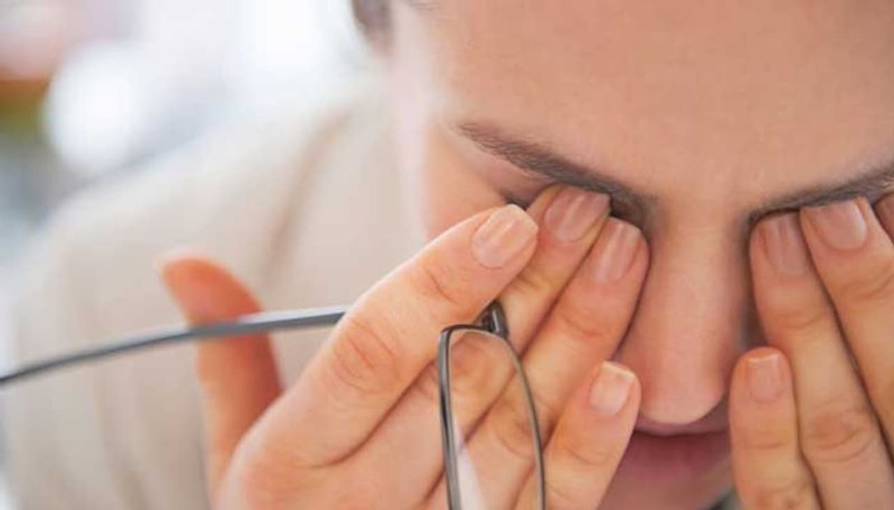 <p>ప్రస్తుత కాలంలో వయసుతో సంబంధం లేకుండా అందరూ షుగర్ వ్యాధి బారిన పడుతున్నారు. మారుతున్న జీవన శైలి కారణంగా షుగర్ పేషెంట్స్ సంఖ్య రోజు రోజుకీ పెరిగిపోతోంది. </p> <p>ప్రస్తుత కాలంలో వయసుతో సంబంధం లేకుండా అందరూ షుగర్ వ్యాధి బారిన పడుతున్నారు. మారుతున్న జీవన శైలి కారణంగా షుగర్ పేషెంట్స్ సంఖ్య రోజు రోజుకీ పెరిగిపోతోంది. </p>