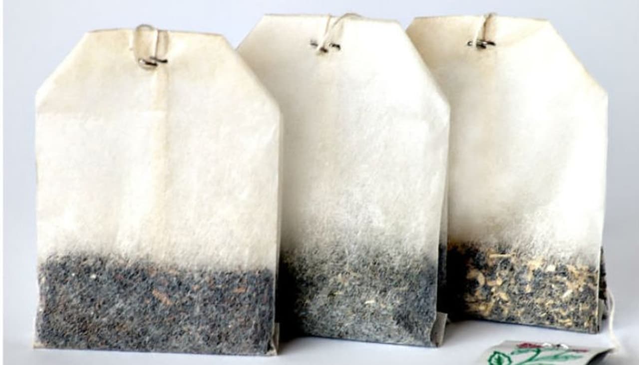 <p><strong>Get a room freshener at the cost of a tea bag: </strong>All you need to do is add a few drops of essential oil to the dry used tea bags and they will come handy to keep smells out of your office, small room or car even. Tea leaves absorb odour like anything, can be hidden out of sight, and still leave you with a sweet fragrance.</p> <p><strong>Get a room freshener at the cost of a tea bag: </strong>All you need to do is add a few drops of essential oil to the dry used tea bags and they will come handy to keep smells out of your office, small room or car even. Tea leaves absorb odour like anything, can be hidden out of sight, and still leave you with a sweet fragrance.</p>