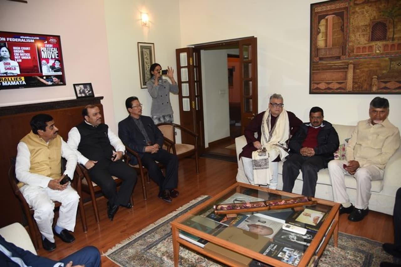 బిజెపియేతర పార్టీల నేతలతో చంద్రబాబు బిజెపియేతర పార్టీల నేతలతో చంద్రబాబు